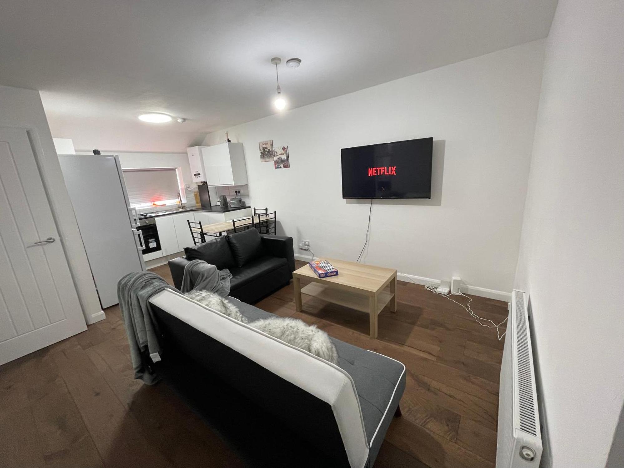 Apartment Two Bedroom Central Location Modern Flat Stratford *