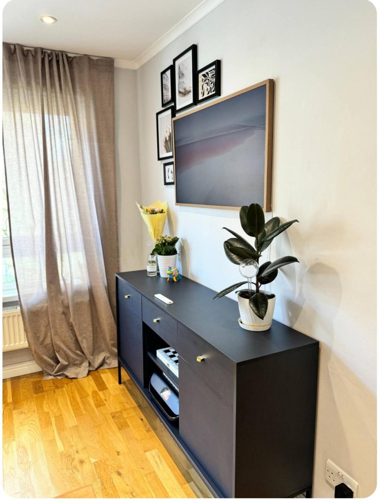Two Bedroom Flat In The Heart Of Lejlighed