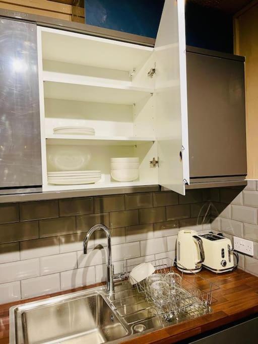 2bd Canarywharf Mile End Private Balcony Free Parking Londen
