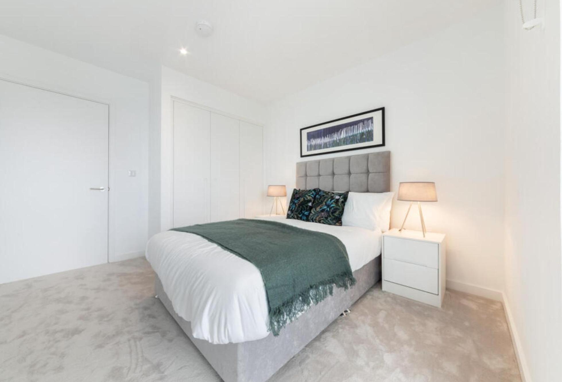 Spacious Modern Leilighet *