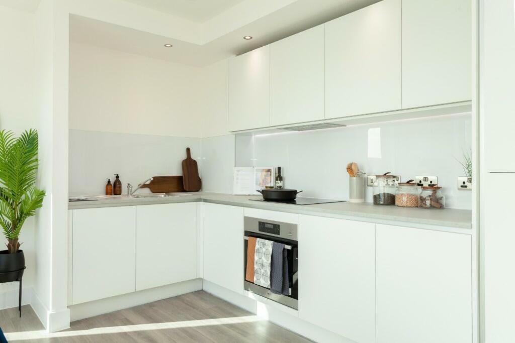 Lejlighed 1br Gem In Shared Near O2 Arena & Excel With Patio, Private Bath, Free Parking & Garden *