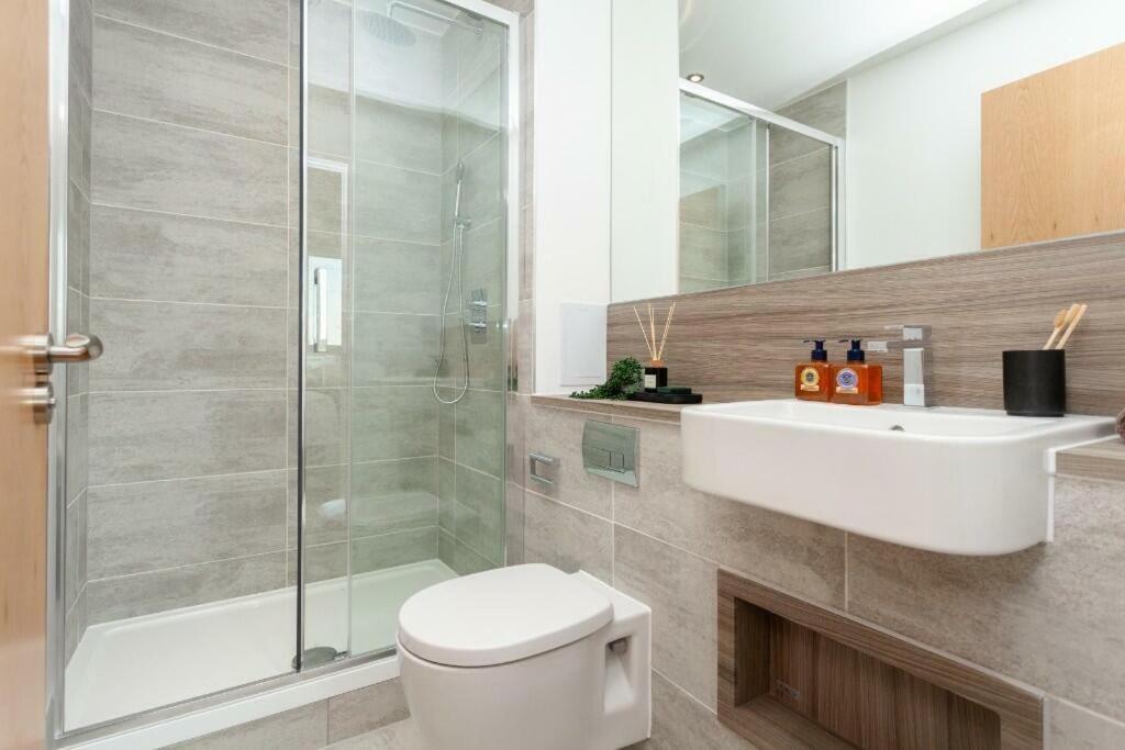 1br Gem In Shared Near O2 Arena & Excel With Patio, Private Bath, Free Parking & Garden *
