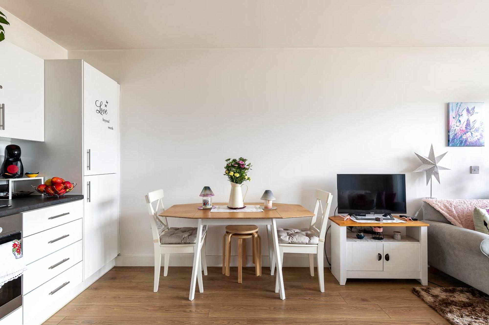 Apartment Canary Wharf Retreat With Scenic Balcony Views