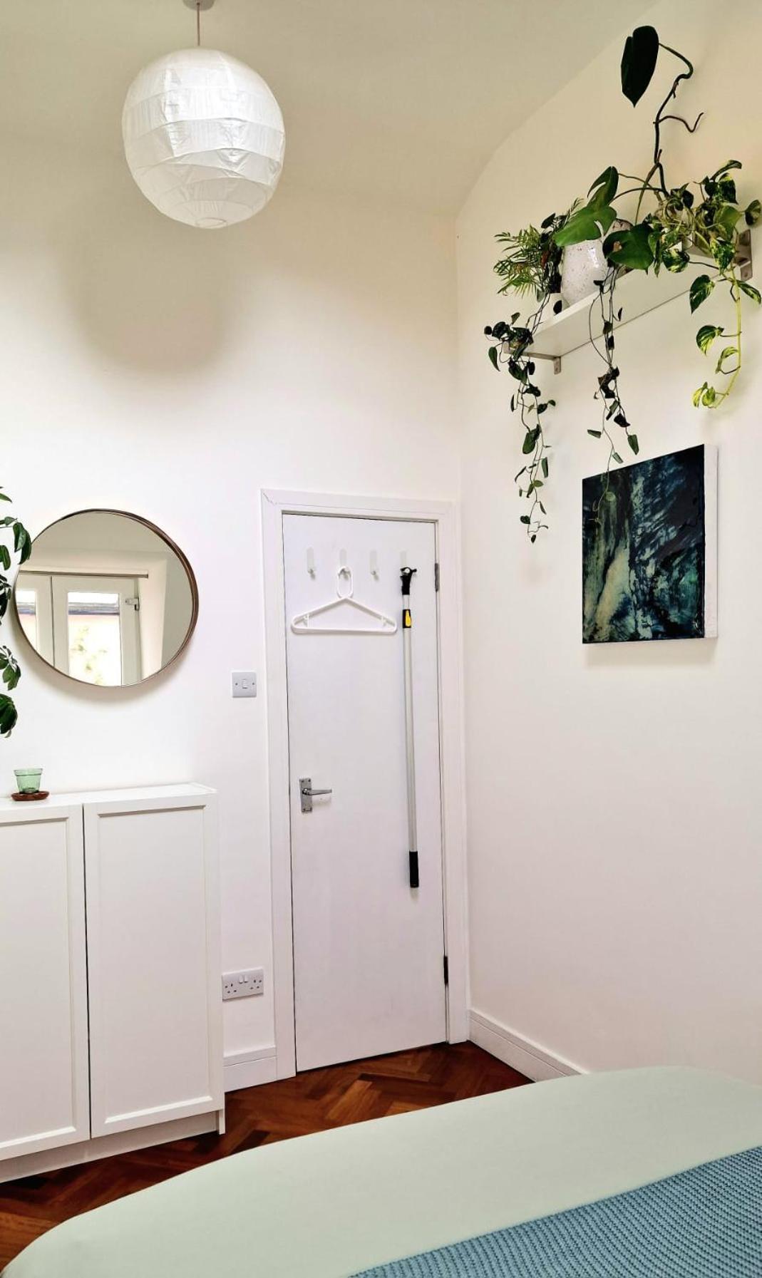 Homestay Charming Bedroom In Artist Studio London
