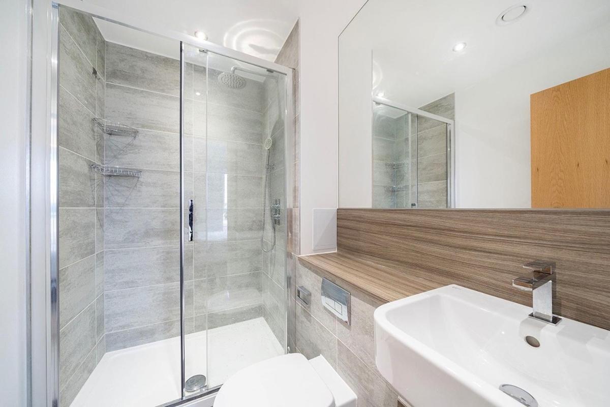 Lejlighed 1br Gem In Shared Near O2 Arena & Excel With Patio, Private Bath, Free Parking & Garden *