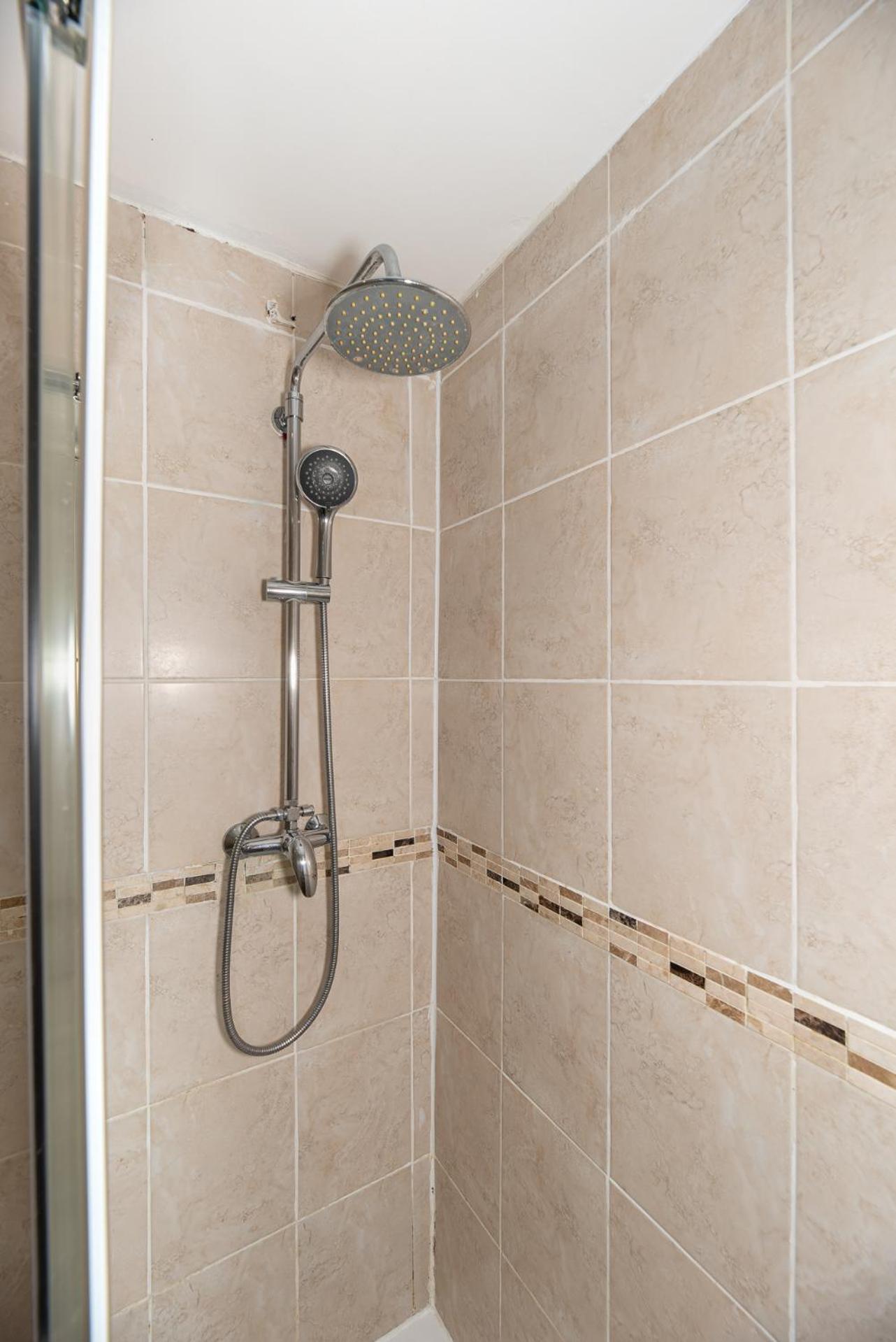 Lovely 3 Bedroom Flat , Aldgate, Tower Hill, Whitechapel Leilighet London