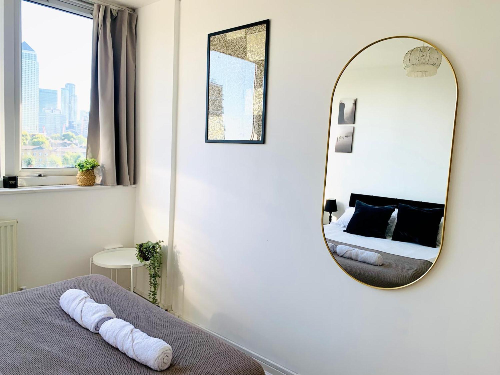 Poplar - Sleep 4-5 - Ideal For Business Travellers & Contractors - Near Canary Wharf And Dlr Station - Parking Tickets Available On Request Lägenhet