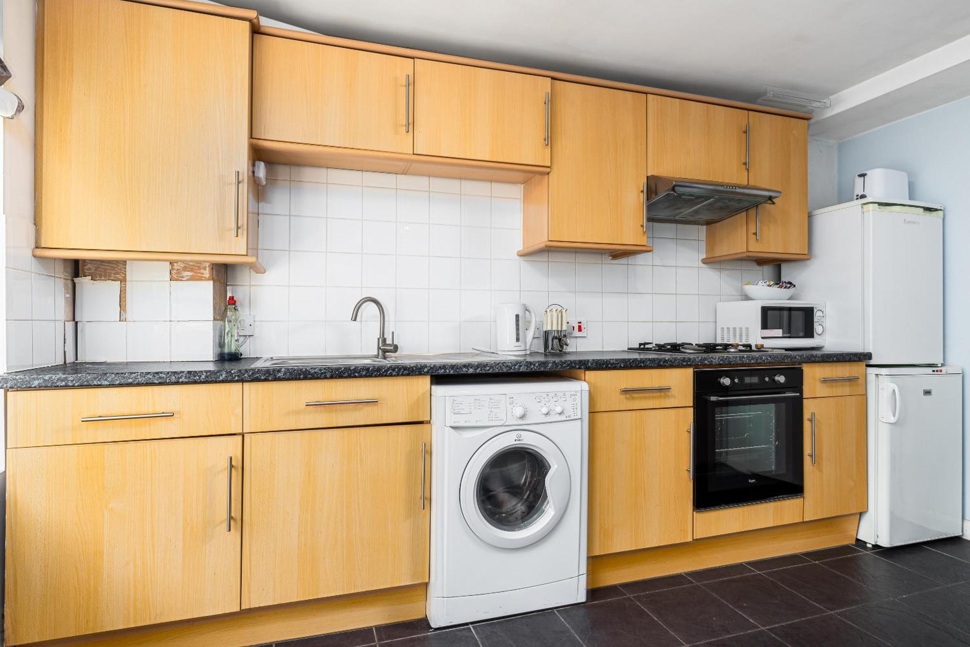 Aldgate Flats Apartment