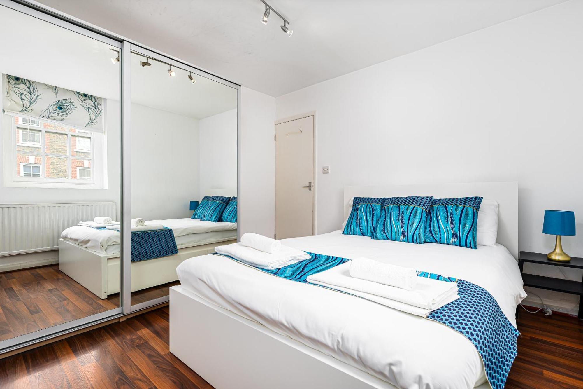 Aldgate Flats Apartment London