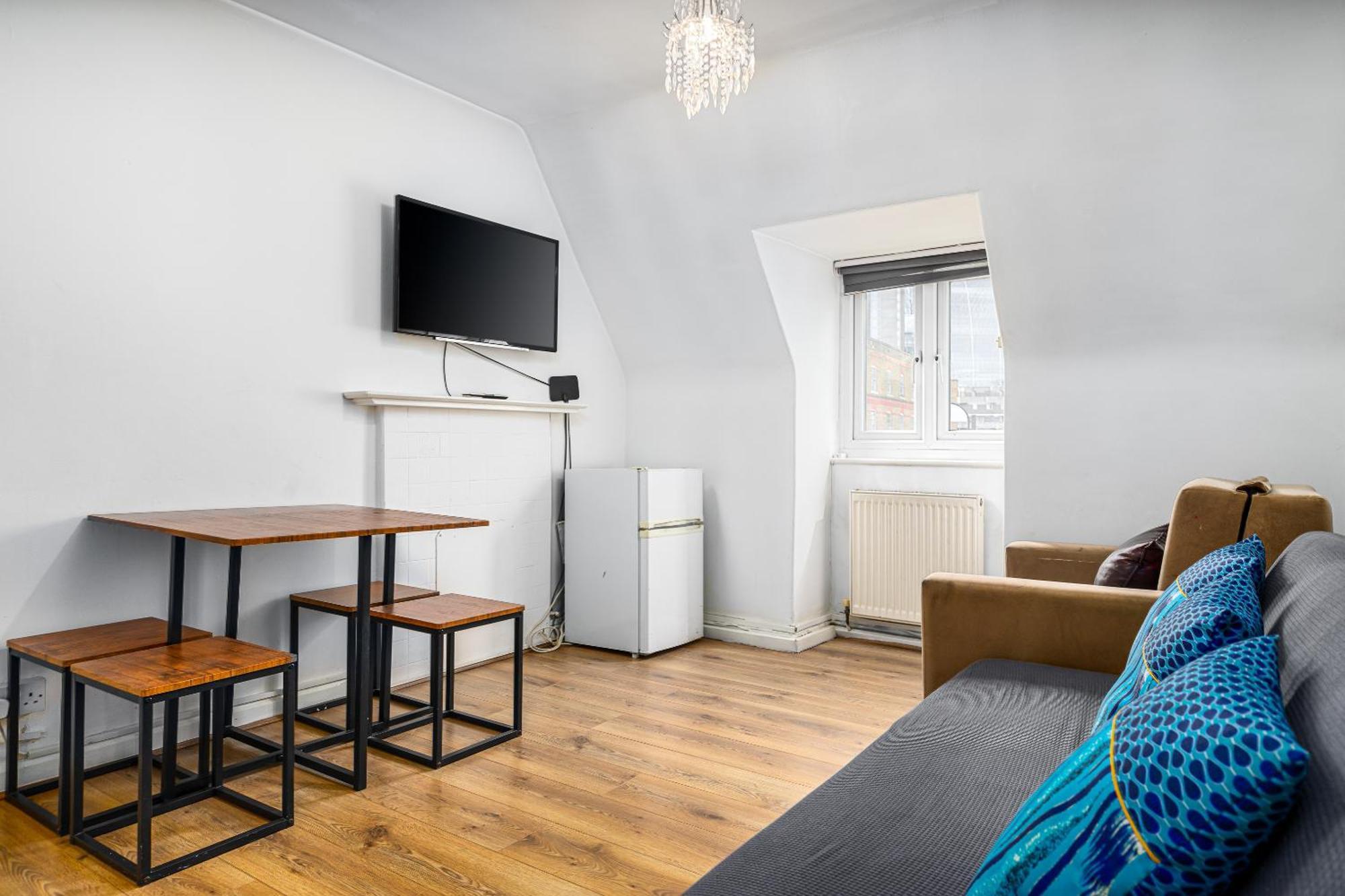Aldgate Flats Apartment *