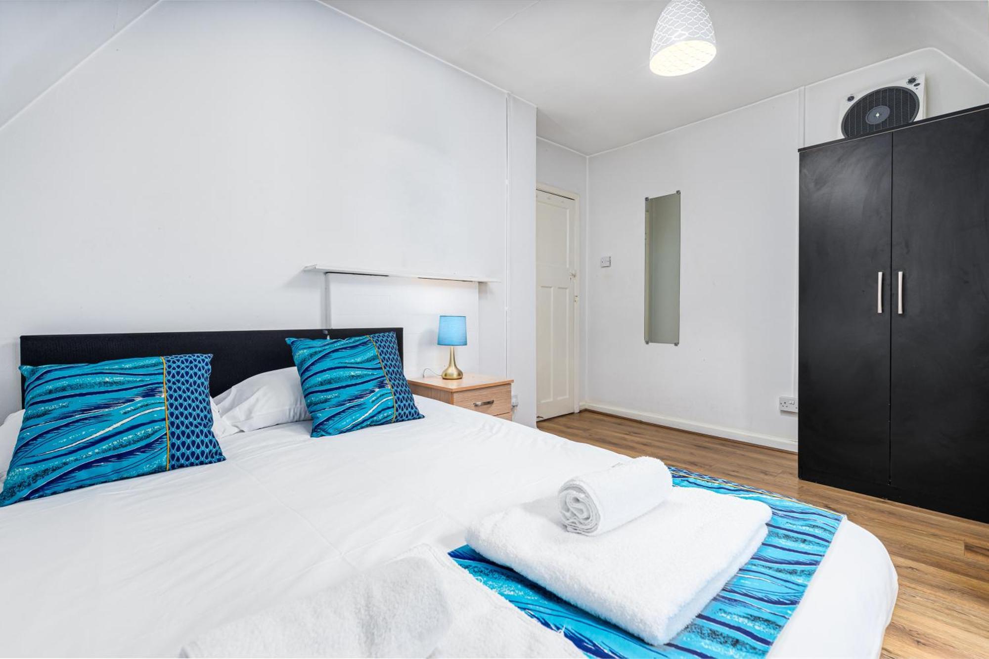 Aldgate Flats Apartment London