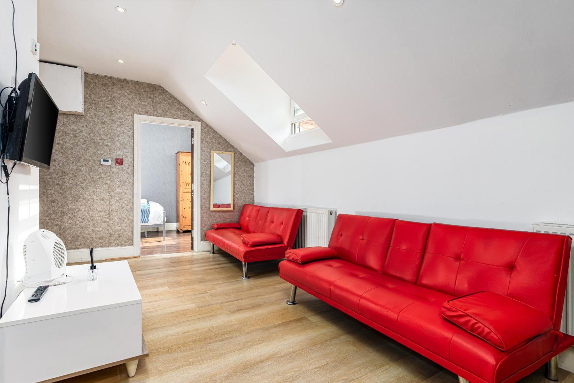 Aldgate Flats Apartment *