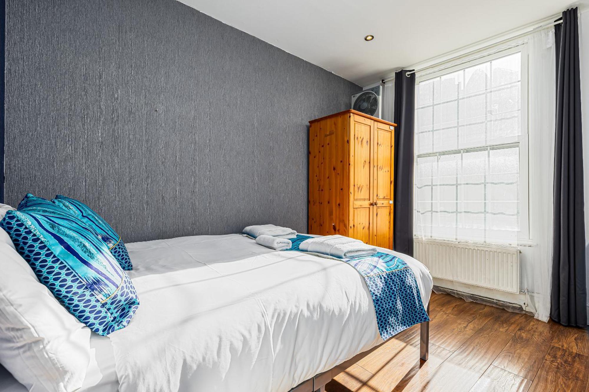Aldgate Flats Apartment London