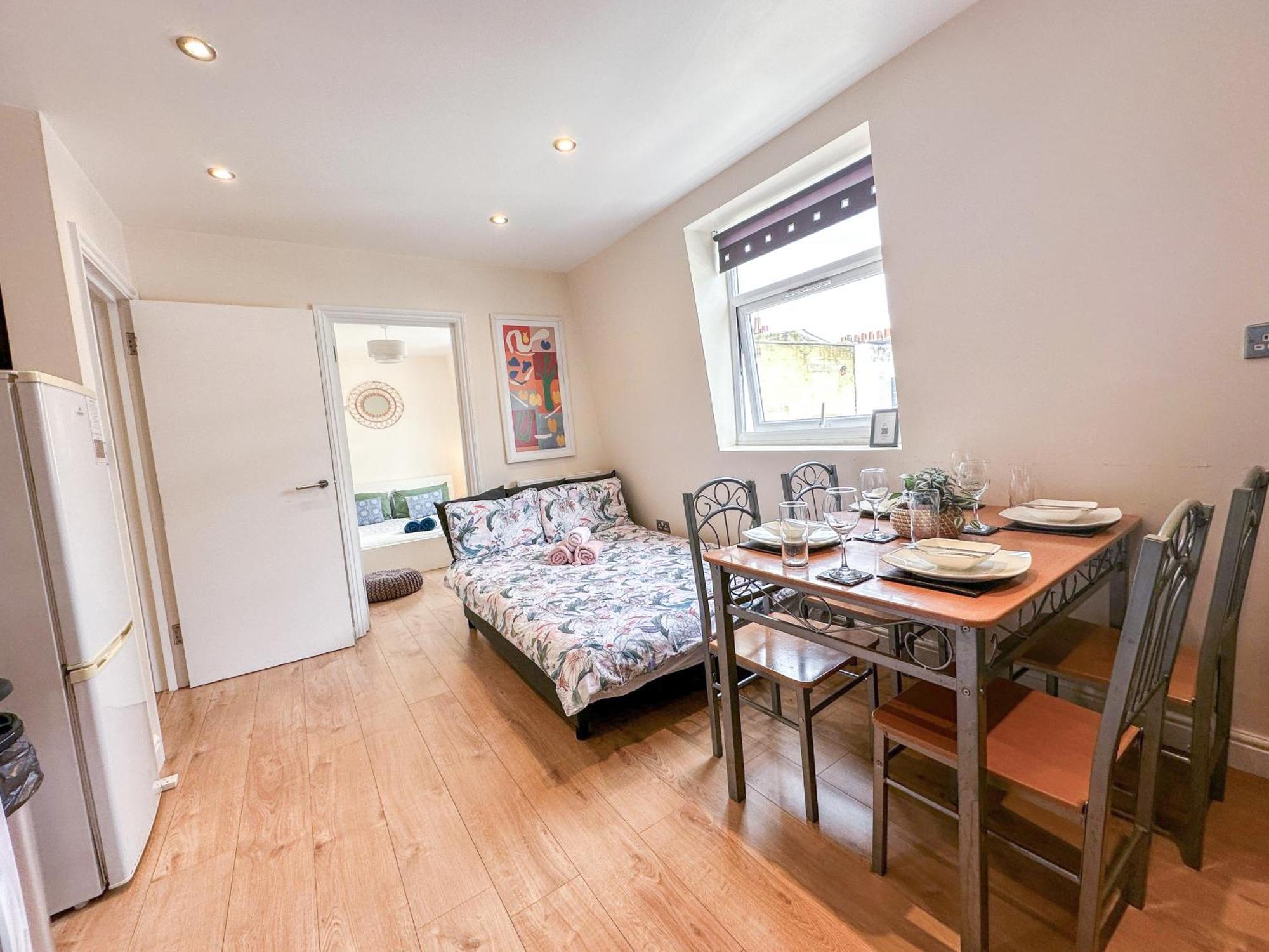 Lovely 3 Bedroom Flat , Aldgate, Tower Hill, Whitechapel Leilighet London