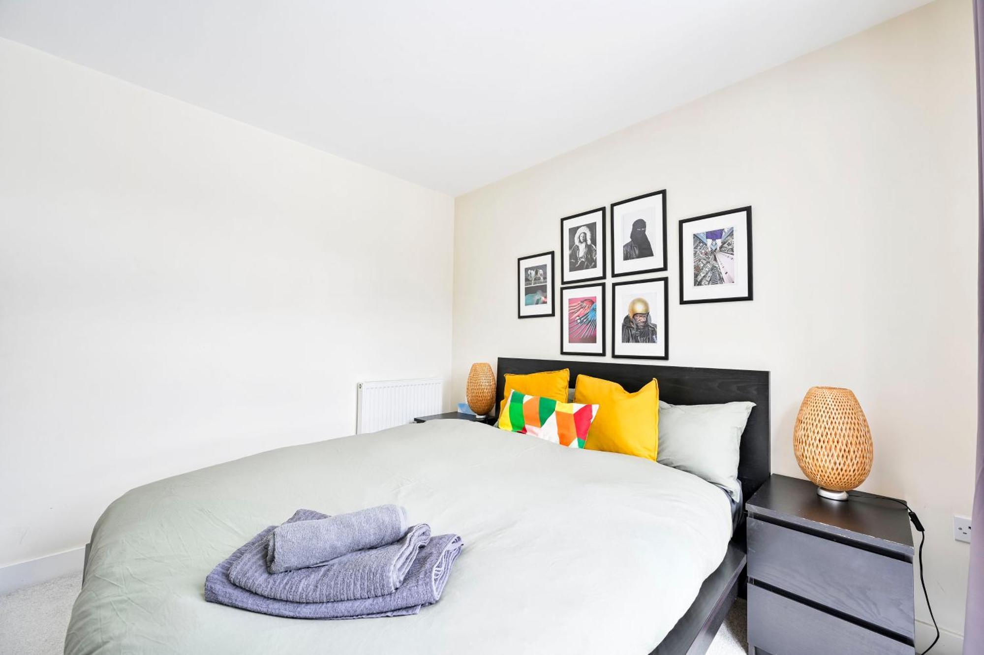 2 Bed Flat Next Old Street Tube Apartment