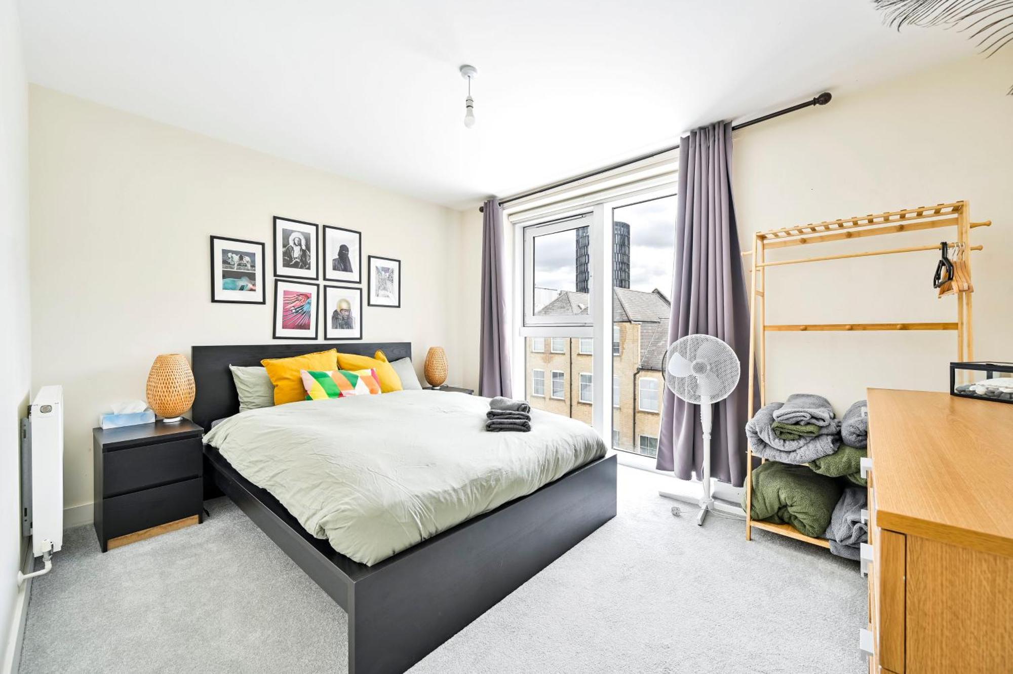 2 Bed Flat Next Old Street Tube * London