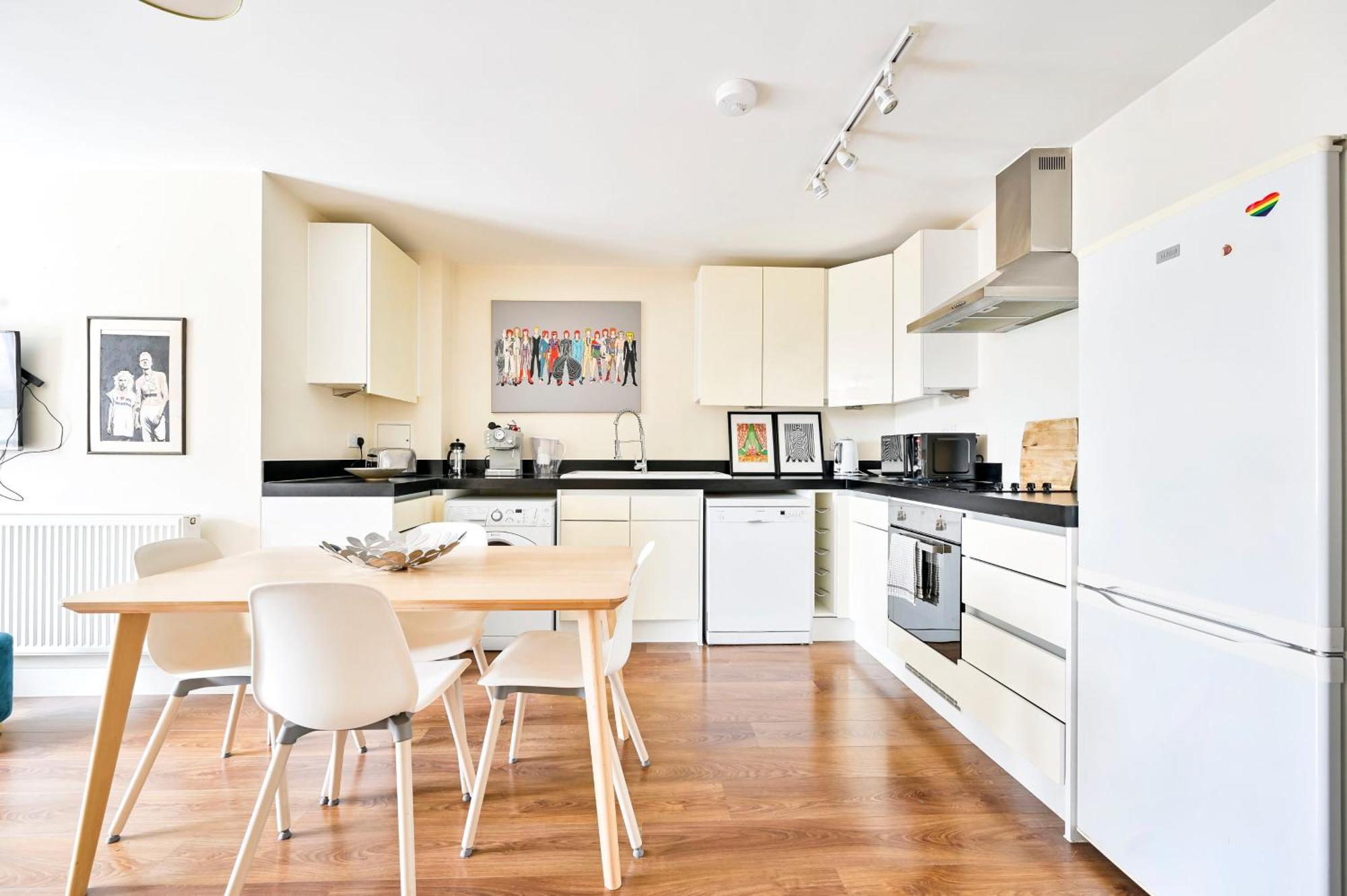 2 Bed Flat Next Old Street Tube Apartment