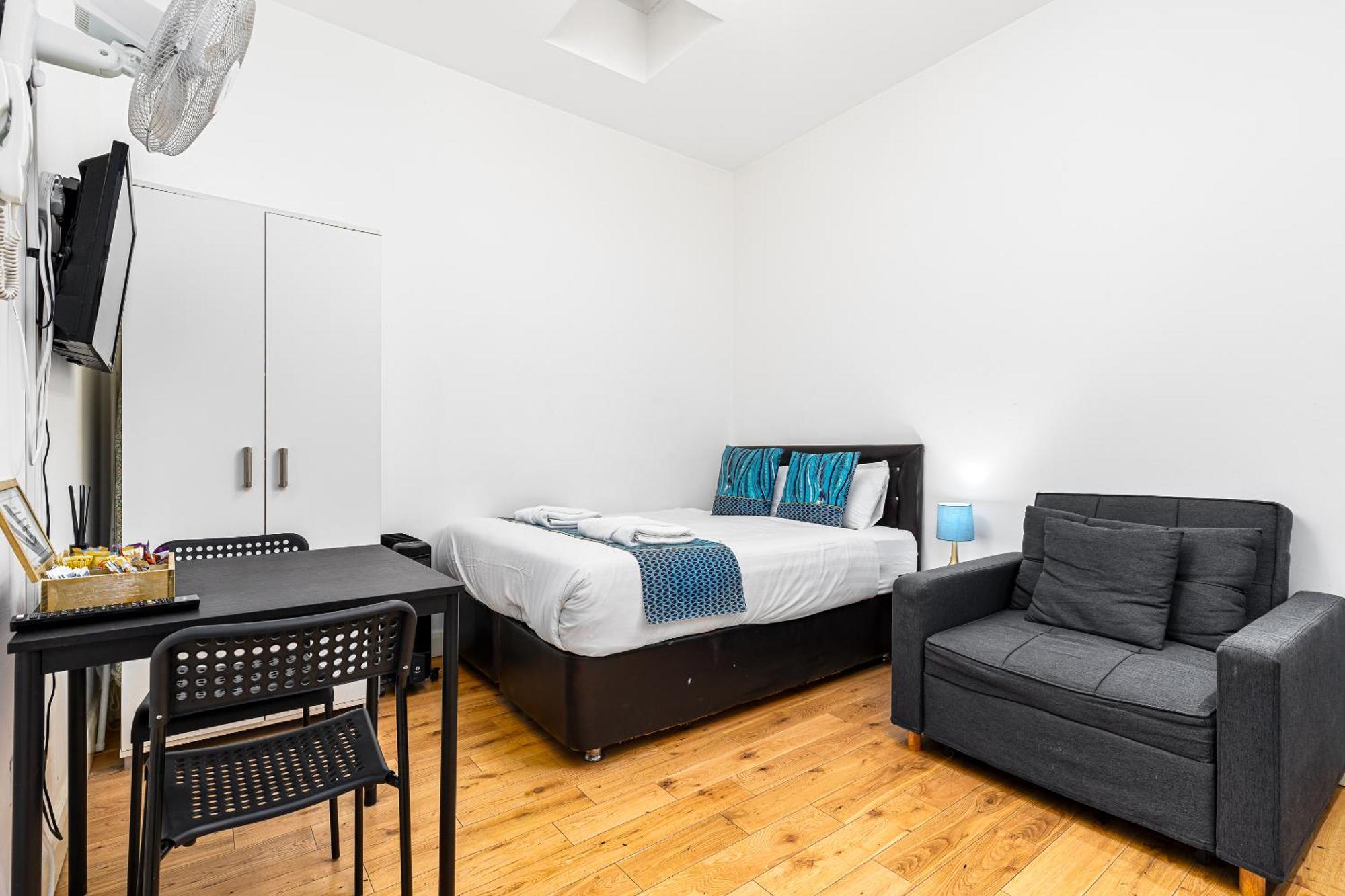 Aldgate Flats Apartment London