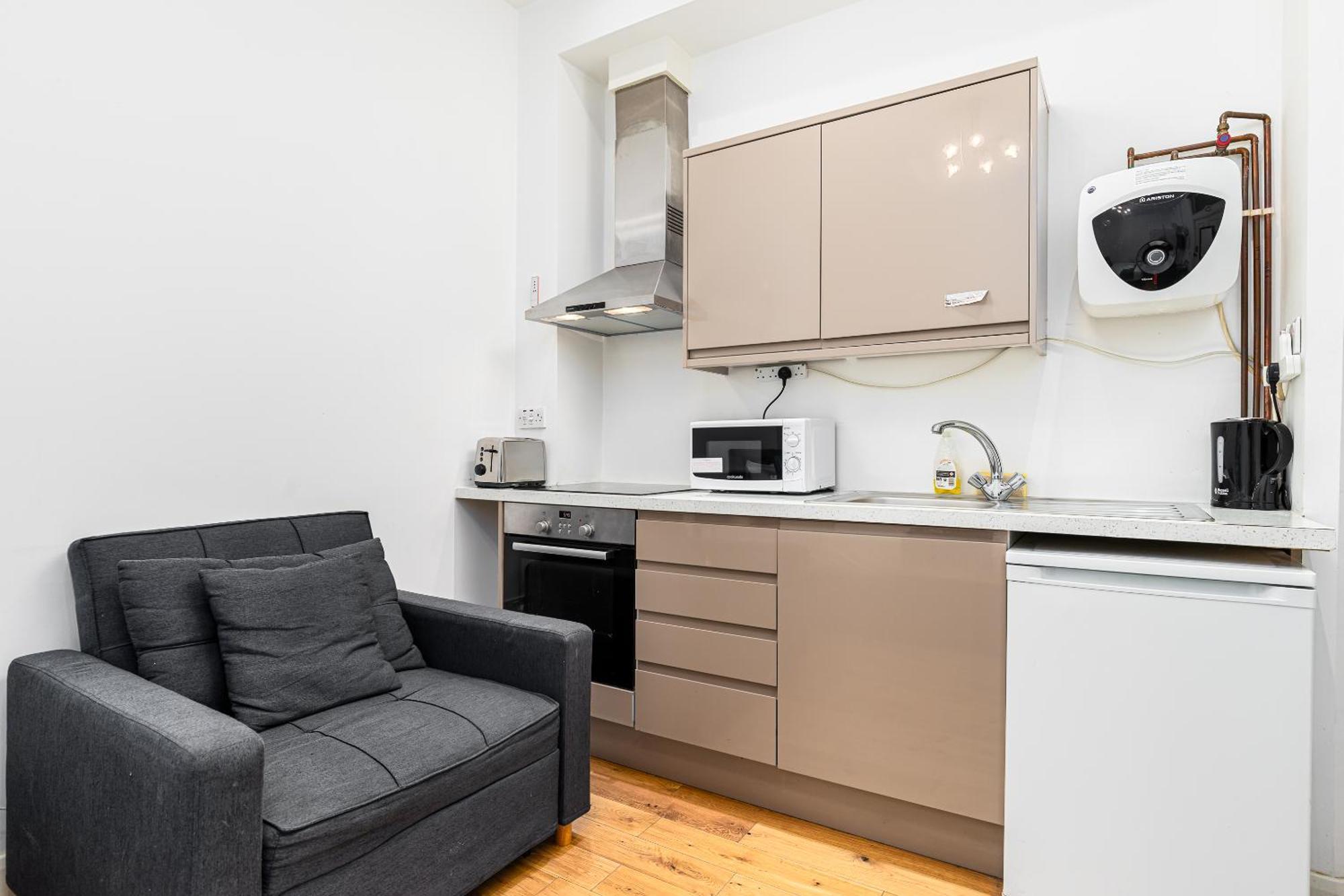 Aldgate Flats Apartment