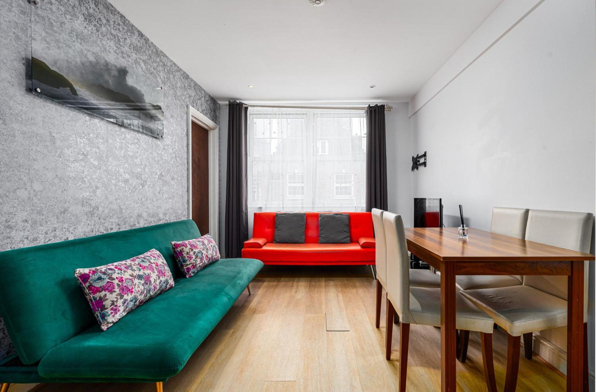 Aldgate Flats Apartment *