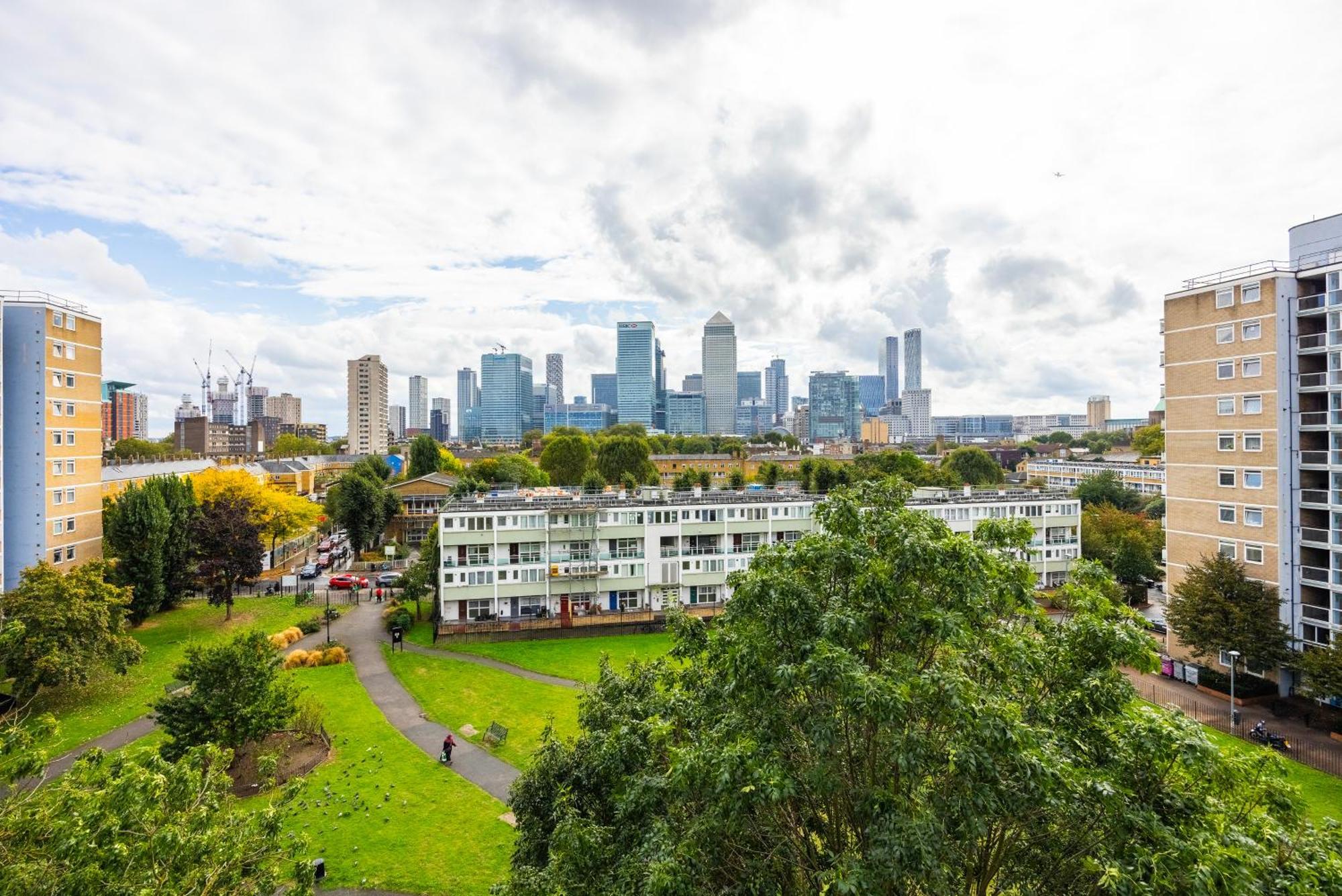 Poplar - Sleep 4-5 - Ideal For Business Travellers & Contractors - Near Canary Wharf And Dlr Station - Parking Tickets Available On Request Lägenhet