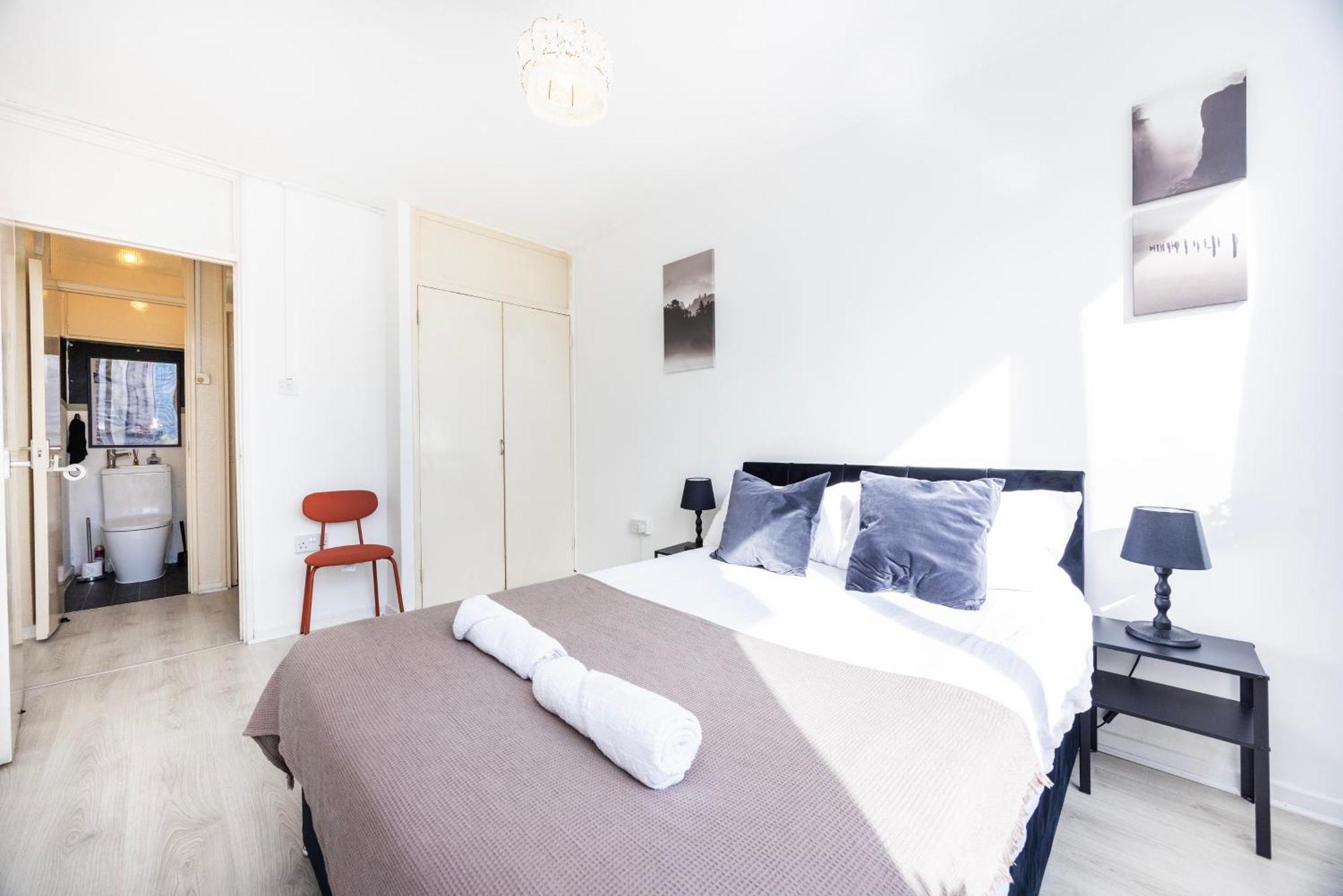 Poplar - Sleep 4-5 - Ideal For Business Travellers & Contractors - Near Canary Wharf And Dlr Station - Parking Tickets Available On Request Lägenhet