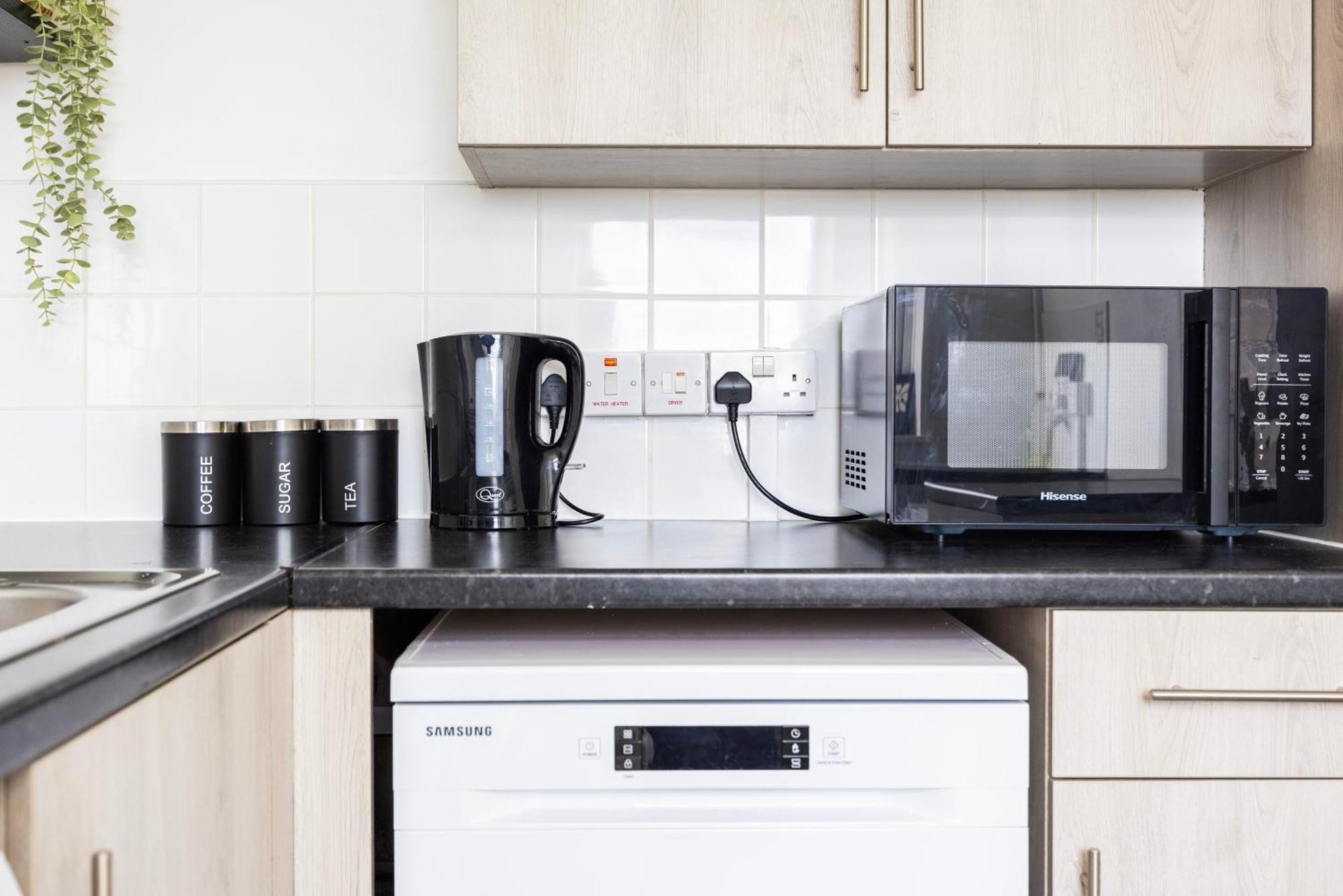 Lägenhet Poplar - Sleep 4-5 - Ideal For Business Travellers & Contractors - Near Canary Wharf And Dlr Station - Parking Tickets Available On Request