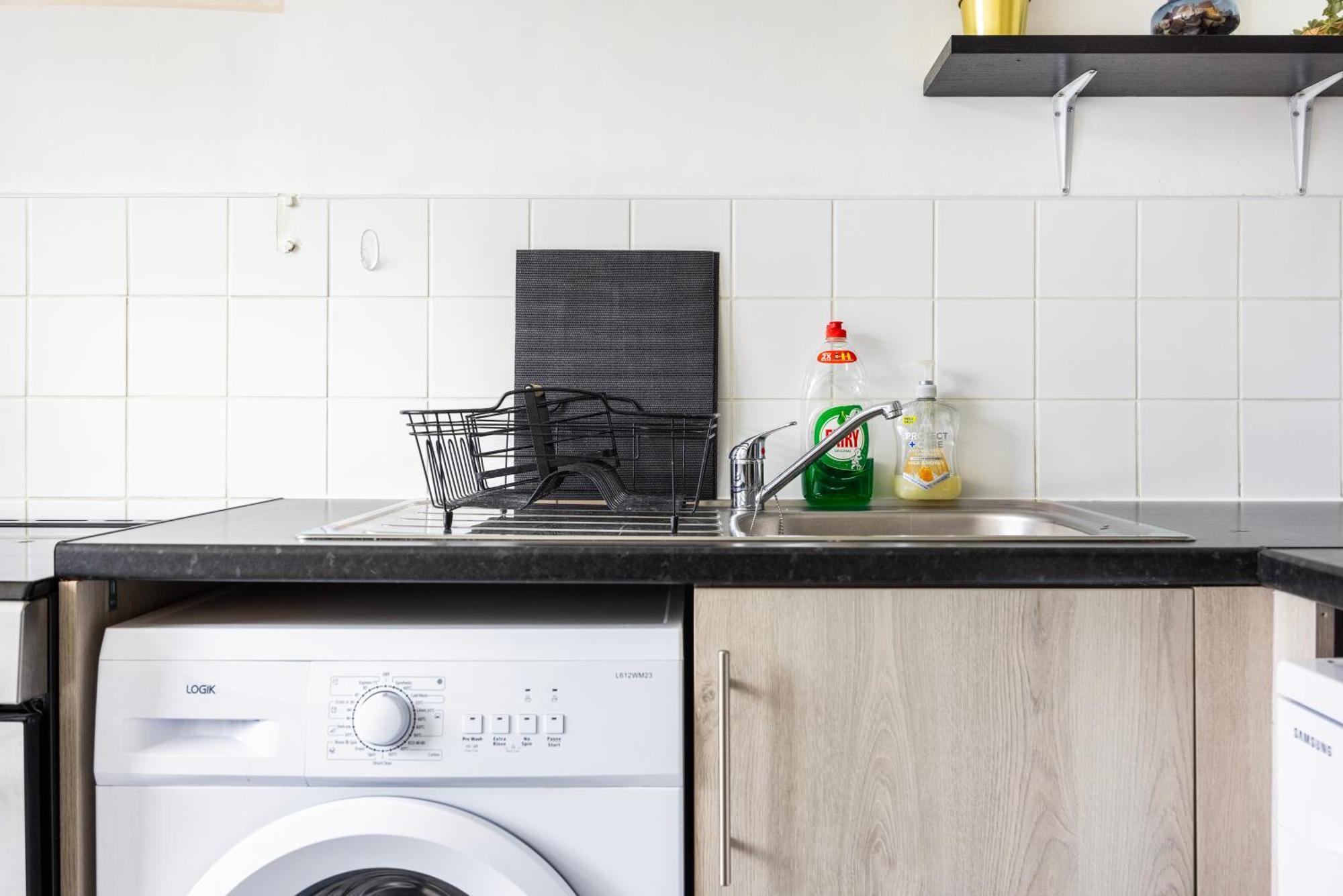 Poplar - Sleep 4-5 - Ideal For Business Travellers & Contractors - Near Canary Wharf And Dlr Station - Parking Tickets Available On Request Lägenhet *