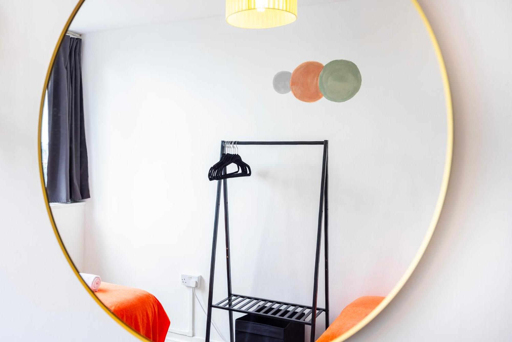Poplar - Sleep 4-5 - Ideal For Business Travellers & Contractors - Near Canary Wharf And Dlr Station - Parking Tickets Available On Request Lägenhet *