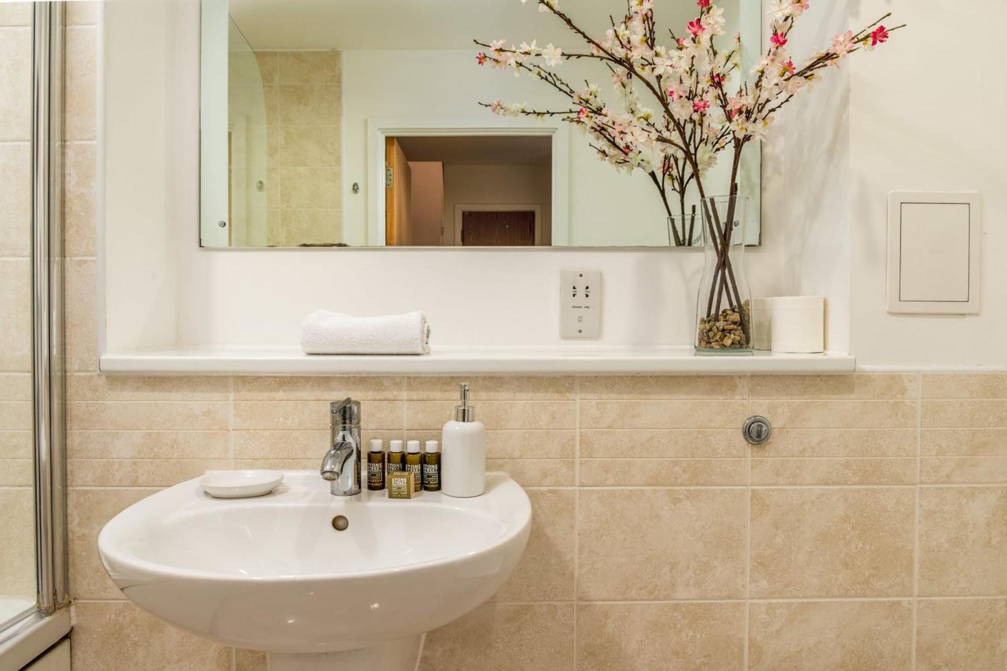Modern Comfort Stratford 3br Duplex Lejlighed