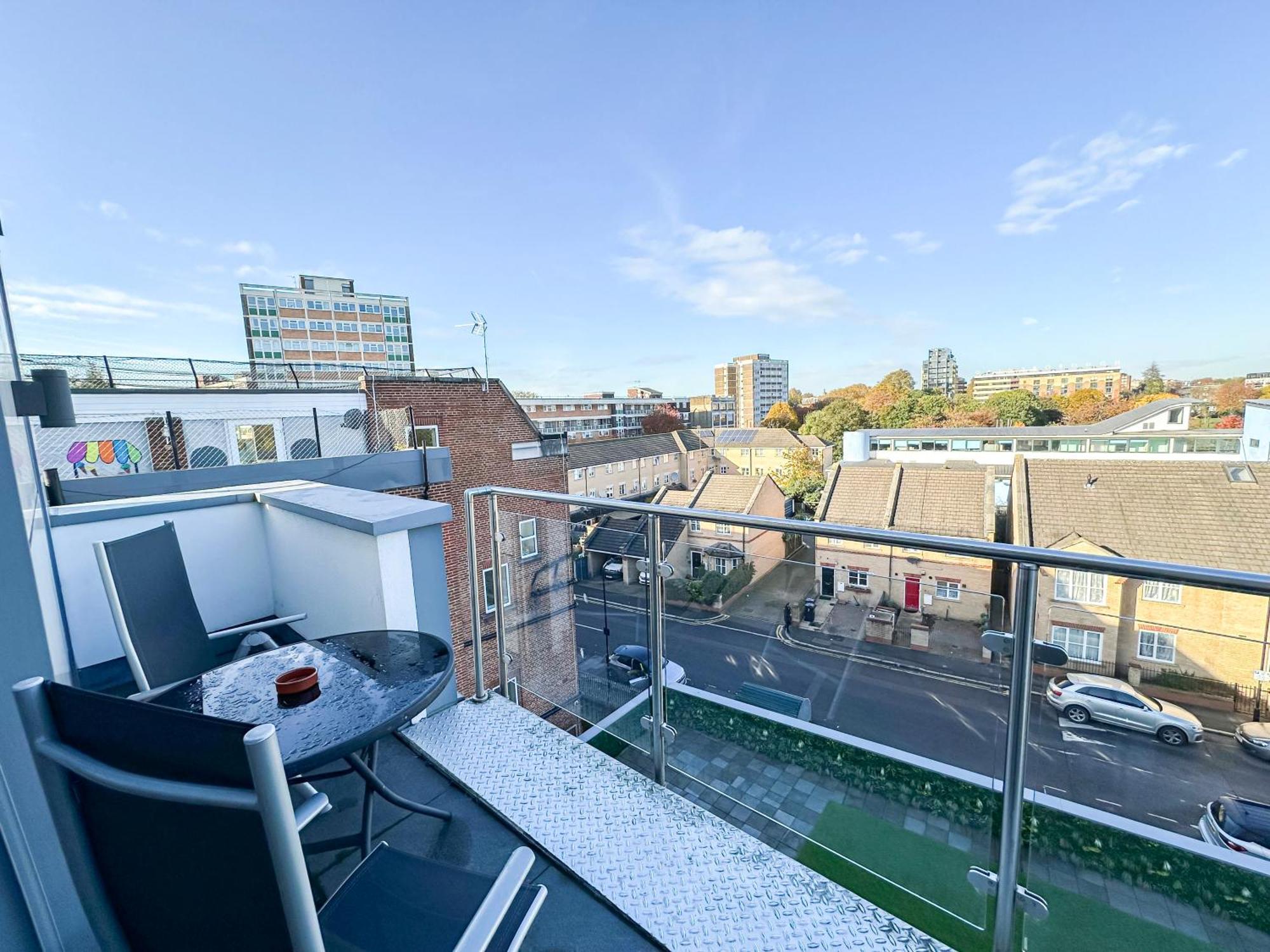 Contemporary With Private Terraces In Shoreditch, Hoxton, Islington * Londen