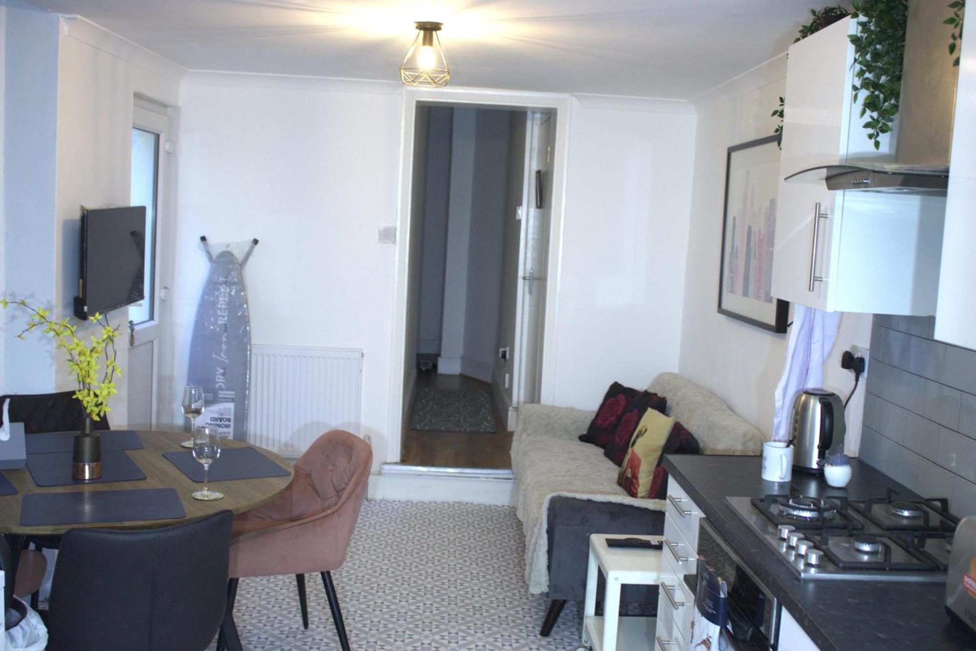 Two Bedroom Flat Near Transport & Shops Lejlighed London