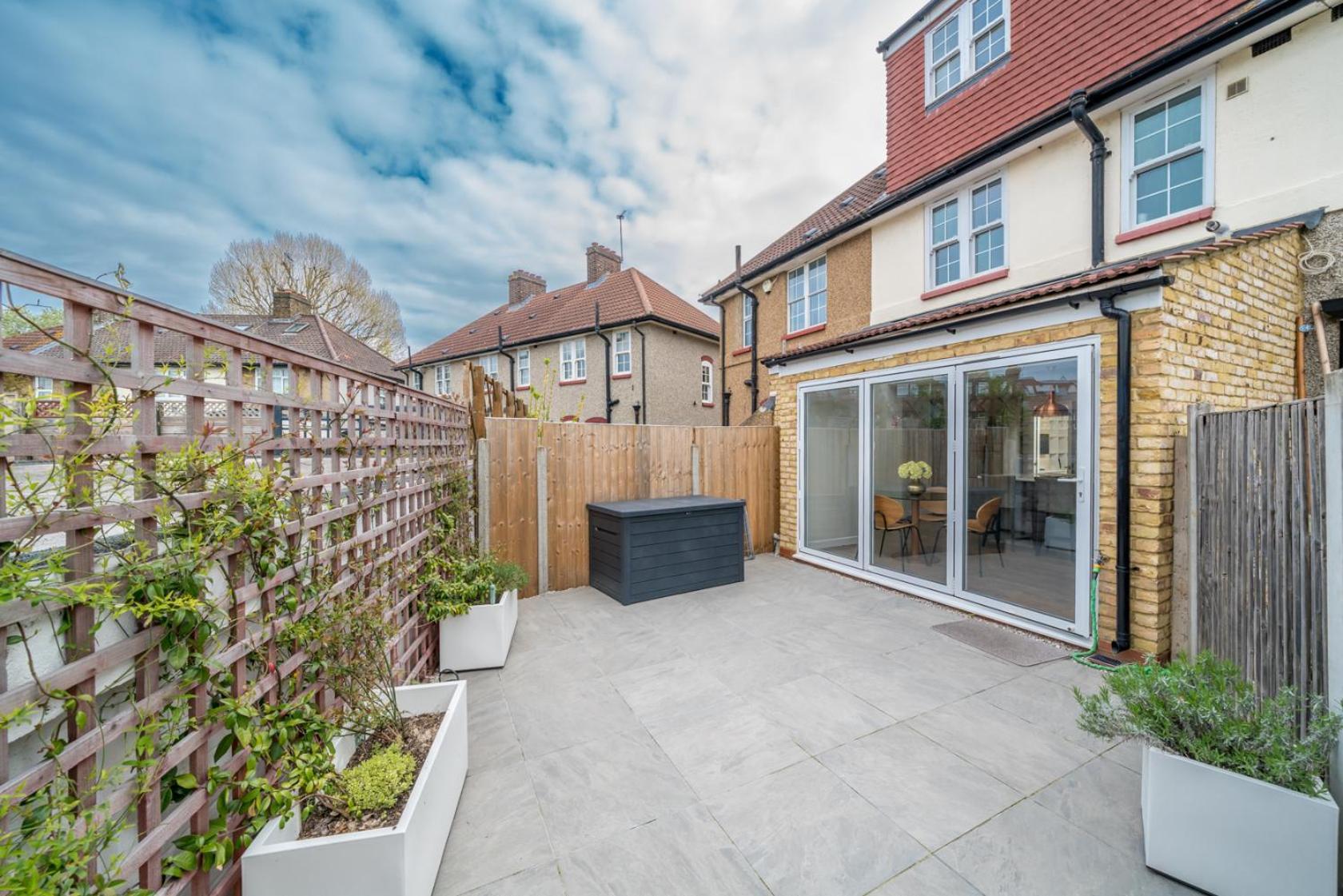 Urban Escape - Spacious 3-Bedroom Home Close To Canary Wharf Vakantiehuis Londen