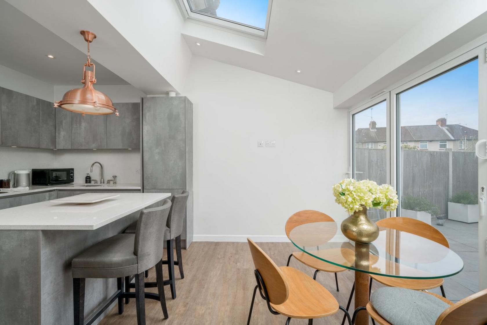 Urban Escape - Spacious 3-Bedroom Home Close To Canary Wharf Londen