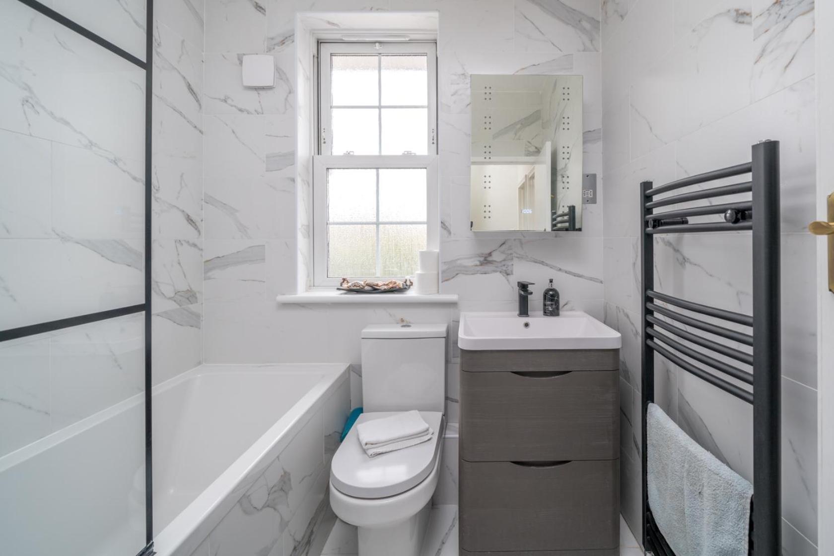 Urban Escape - Spacious 3-Bedroom Home Close To Canary Wharf * Londen