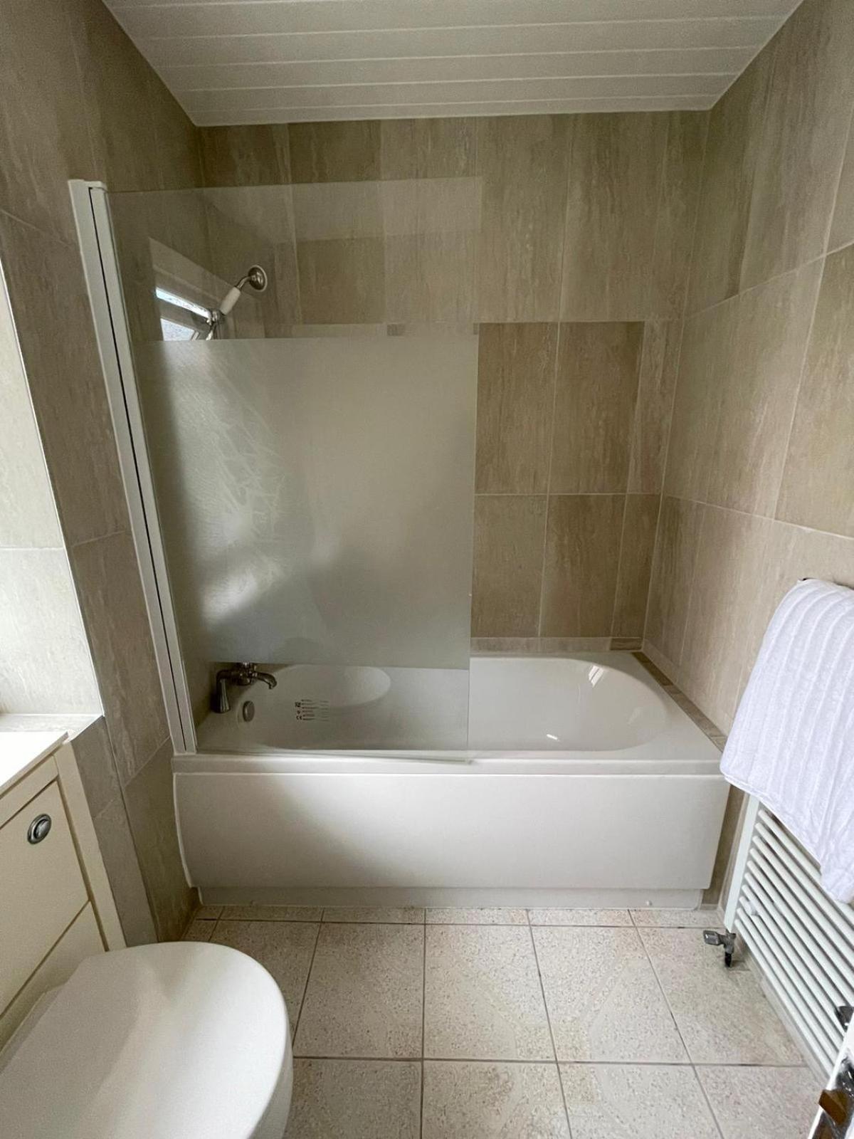 Lovely Spacious 3 Bedroom House With Sofa Bed, 30 Minutes From Holiday home *