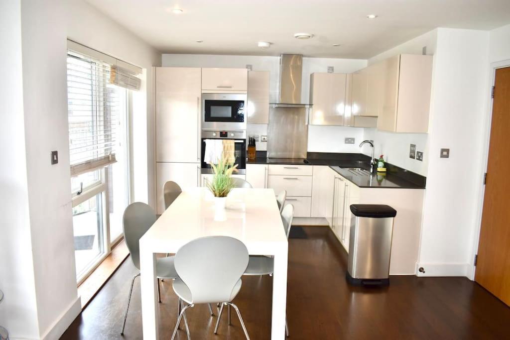 2 Bed In Southwark Apartment