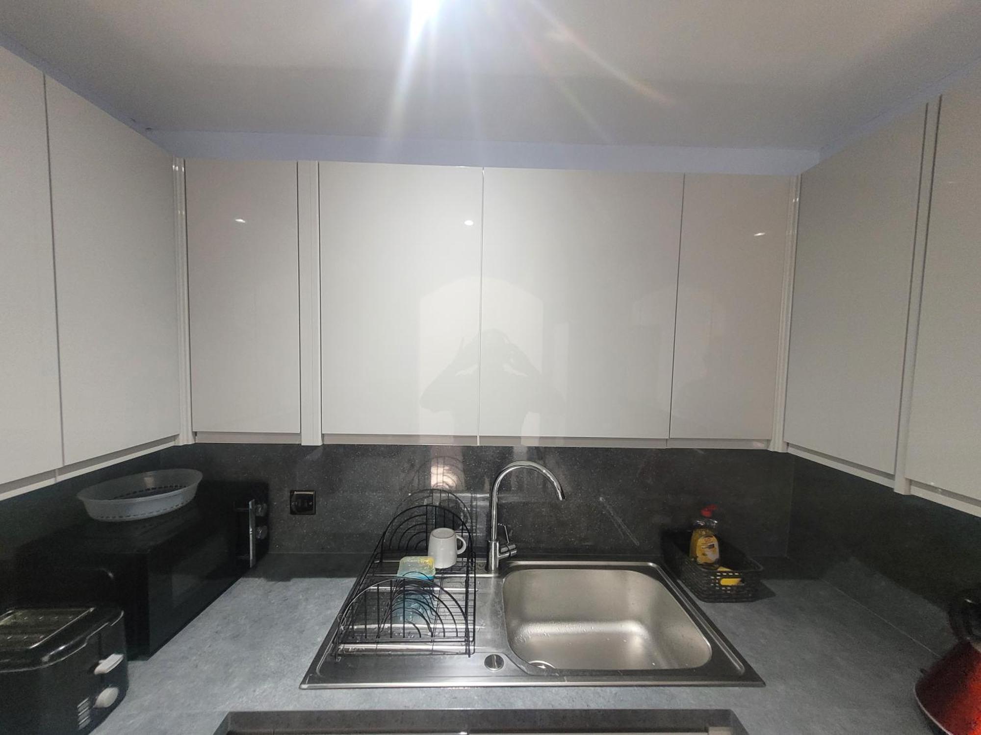 Private Rm In A 2 Bed Near 4 Train Stations Privatunterkunft London