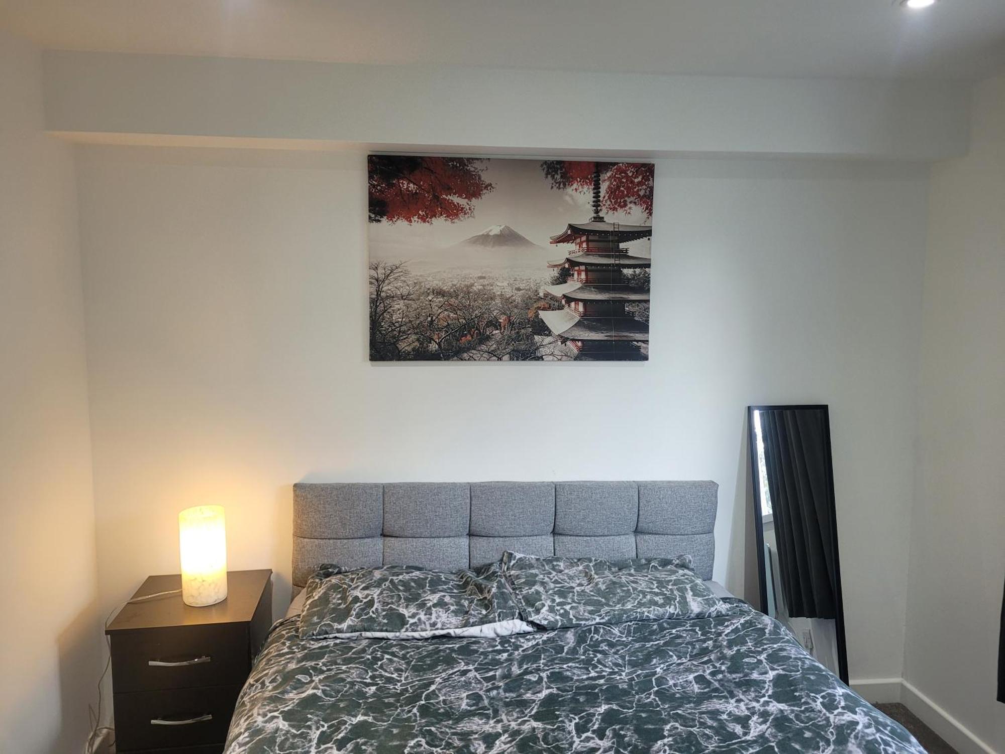 Private Rm In A 2 Bed Near 4 Train Stations *