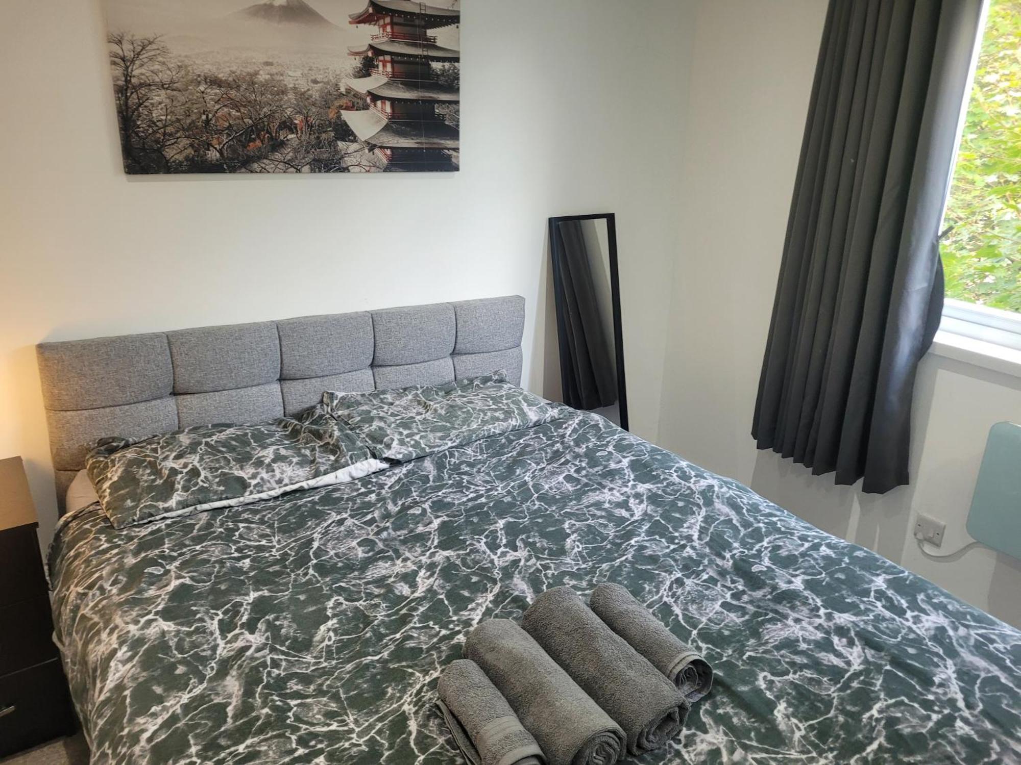 Private Rm In A 2 Bed Near 4 Train Stations Privatunterkunft *