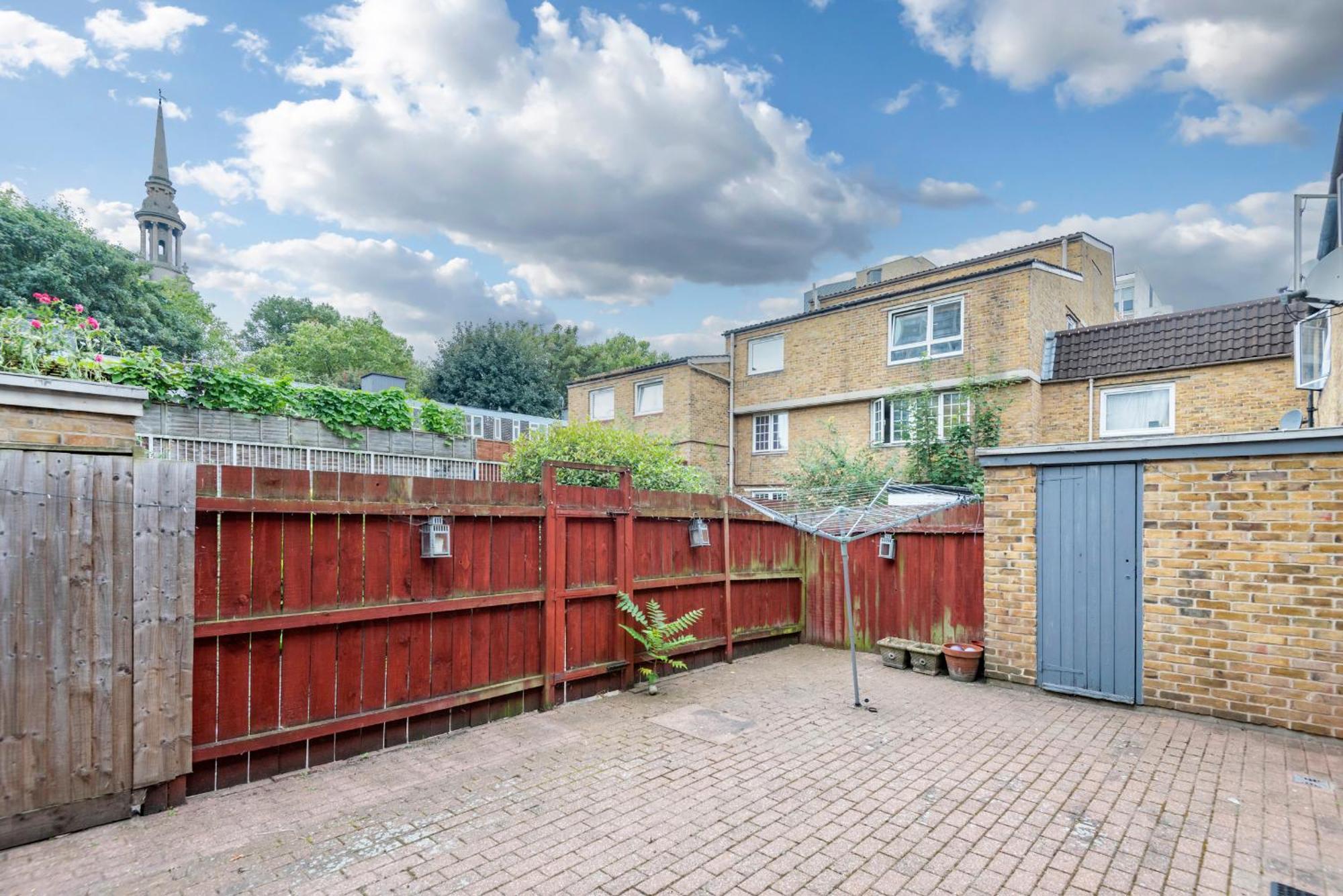 Spacious 3 Bedroom Whitechapel - 9 Mins From Tower Bridge With Free Parking & Garden Feriehus London