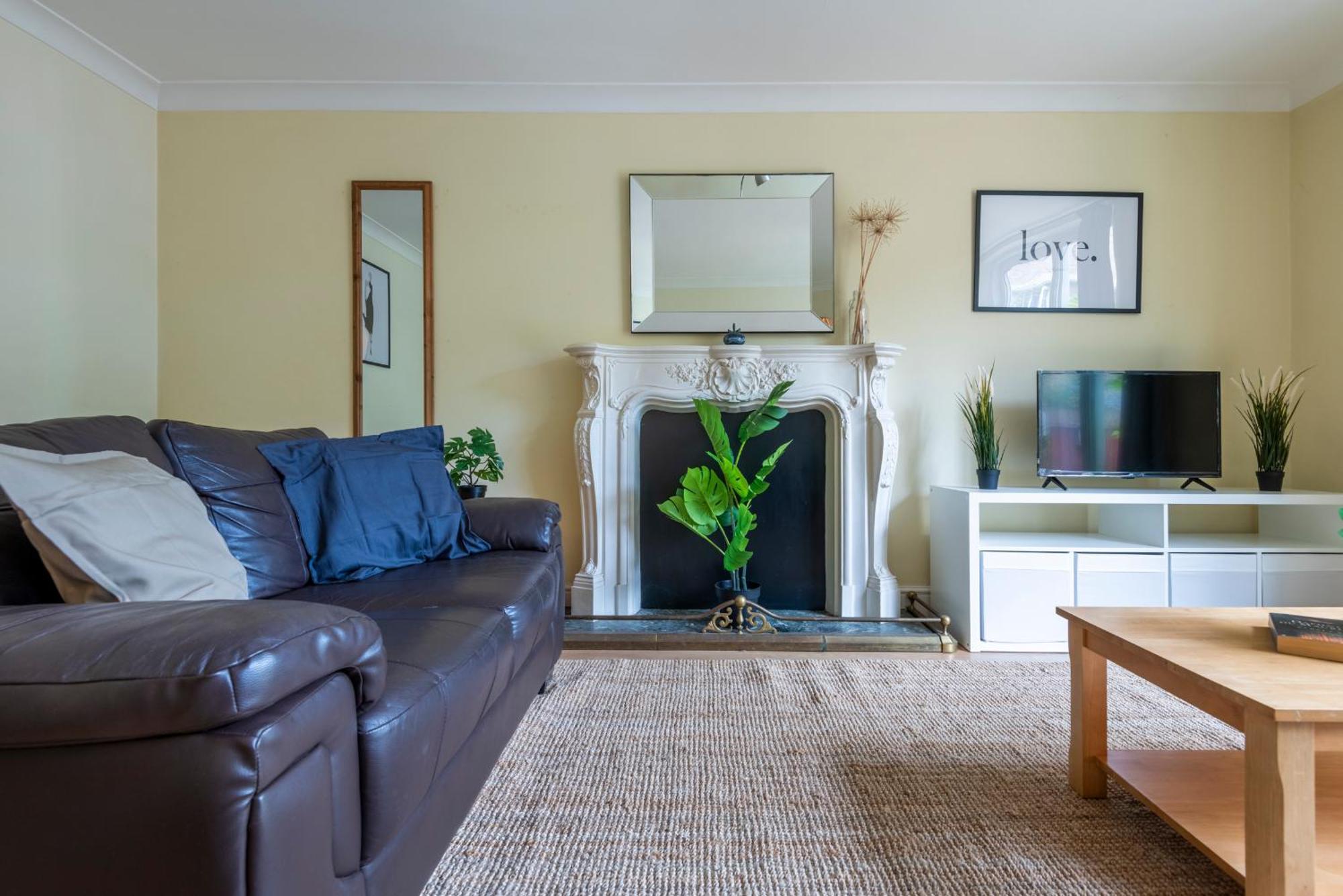 Feriehus Spacious 3 Bedroom Whitechapel - 9 Mins From Tower Bridge With Free Parking & Garden *