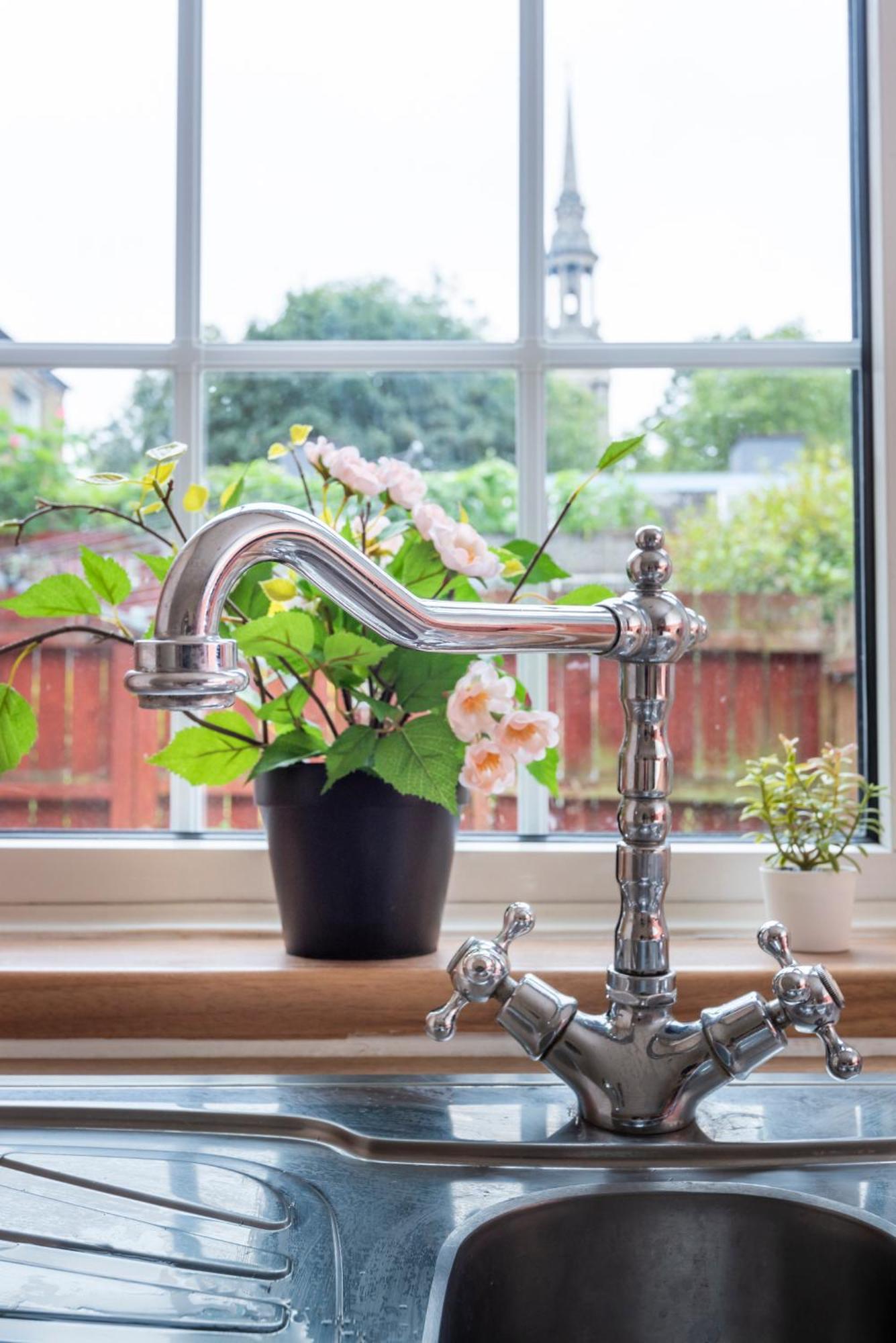 Feriehus Spacious 3 Bedroom Whitechapel - 9 Mins From Tower Bridge With Free Parking & Garden
