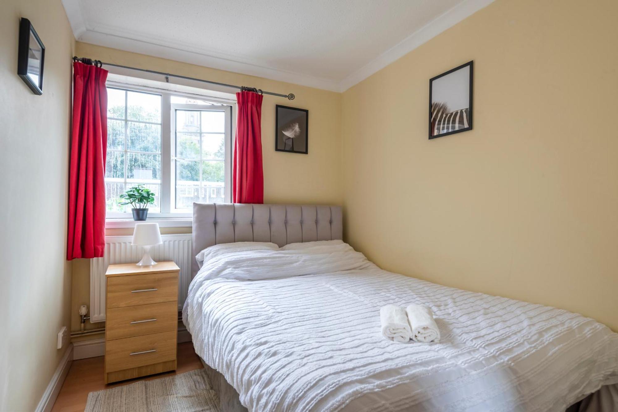 Feriehus Spacious 3 Bedroom Whitechapel - 9 Mins From Tower Bridge With Free Parking & Garden London
