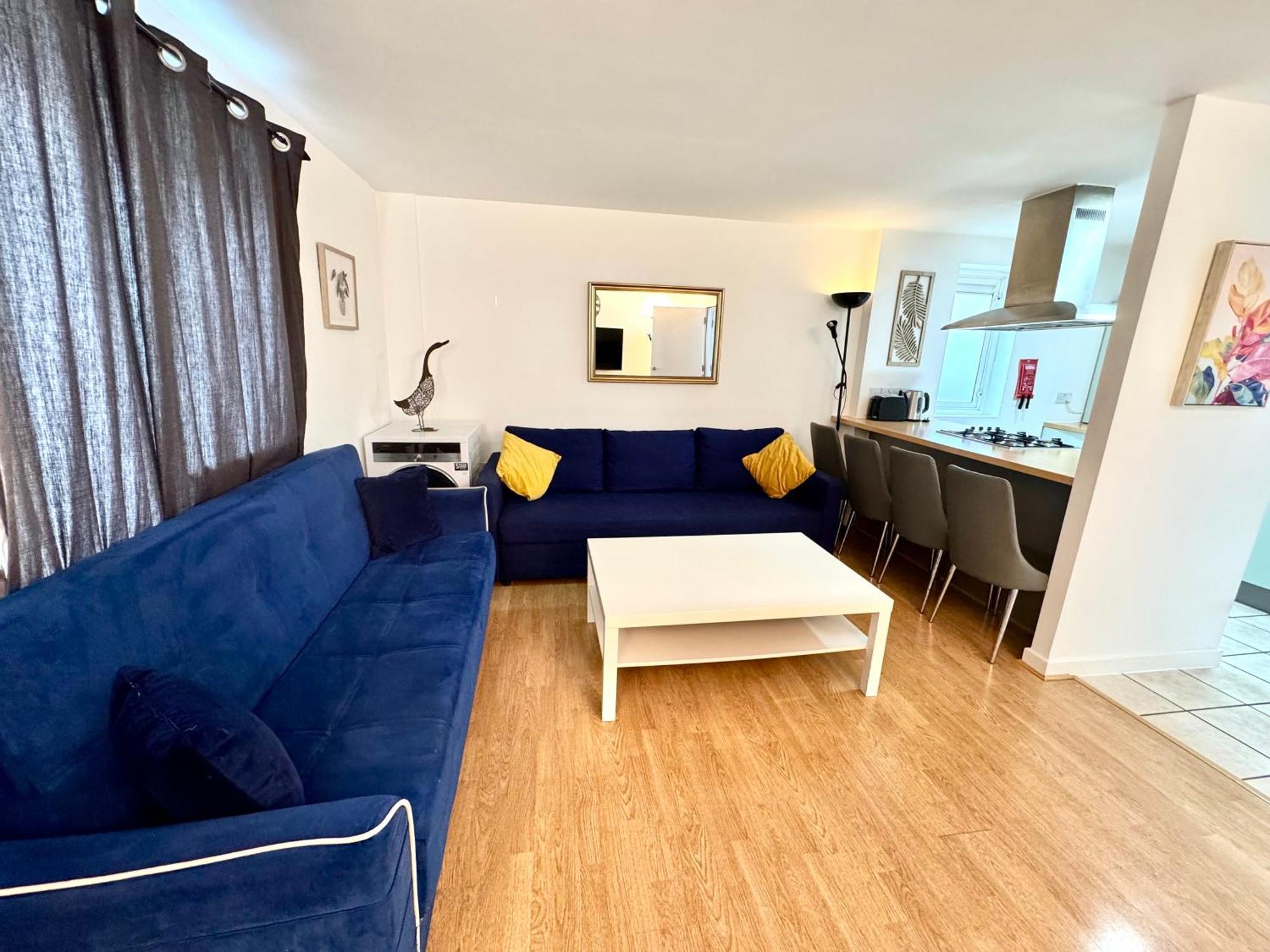 Leilighet 2 Bed, 2 Bath, Ground Floor Whole With Parking, Near & Stratford, Close To Station, Zone 2 *