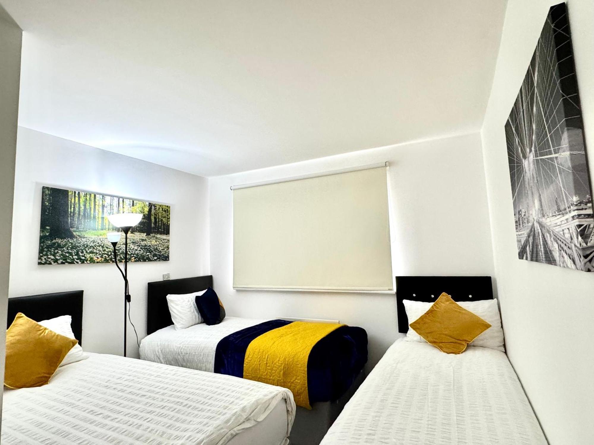 2 Bed, 2 Bath, Ground Floor Whole With Parking, Near & Stratford, Close To Station, Zone 2 Leilighet London