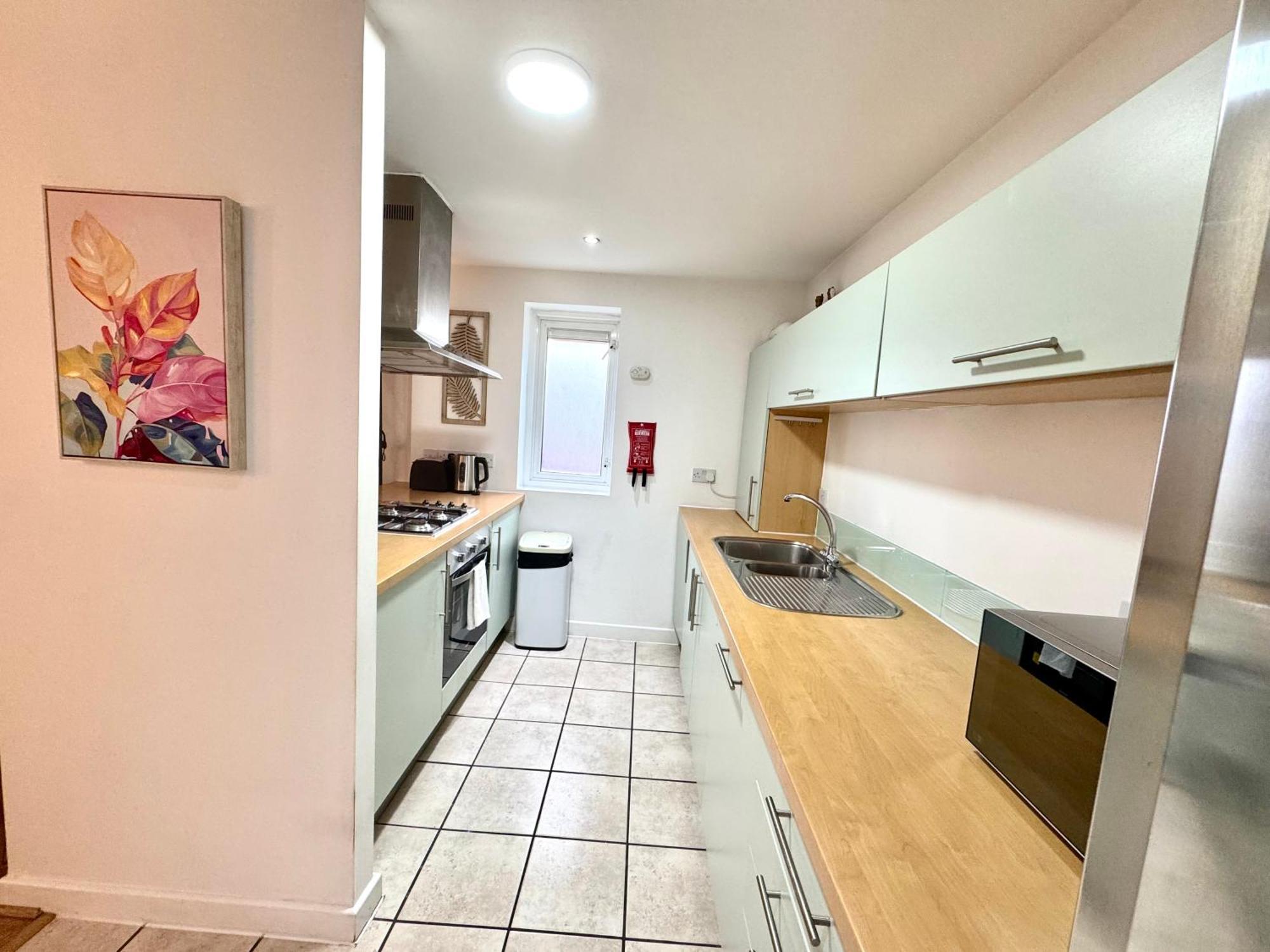 Leilighet 2 Bed, 2 Bath, Ground Floor Whole With Parking, Near & Stratford, Close To Station, Zone 2 *