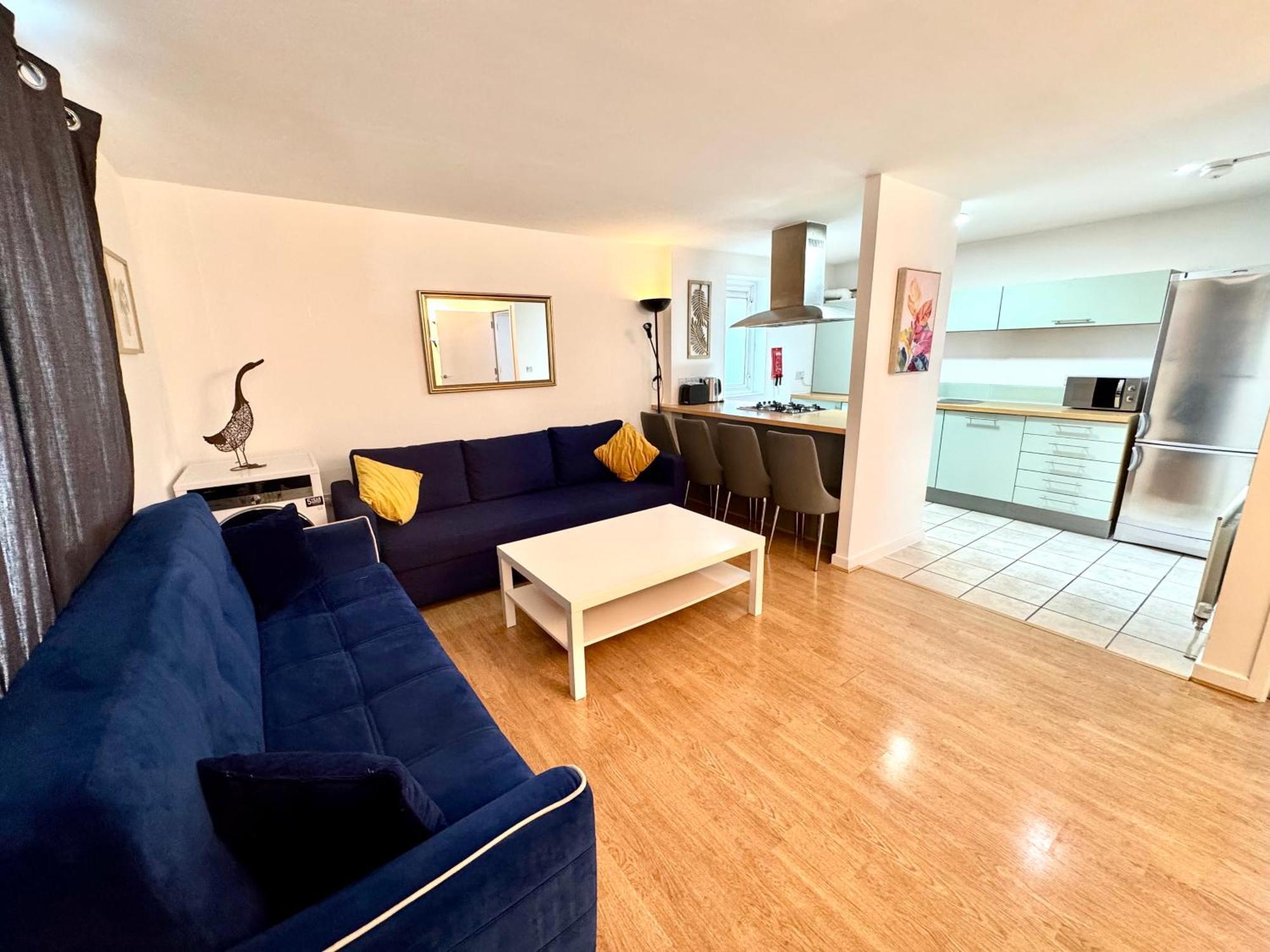 Leilighet 2 Bed, 2 Bath, Ground Floor Whole With Parking, Near & Stratford, Close To Station, Zone 2 London