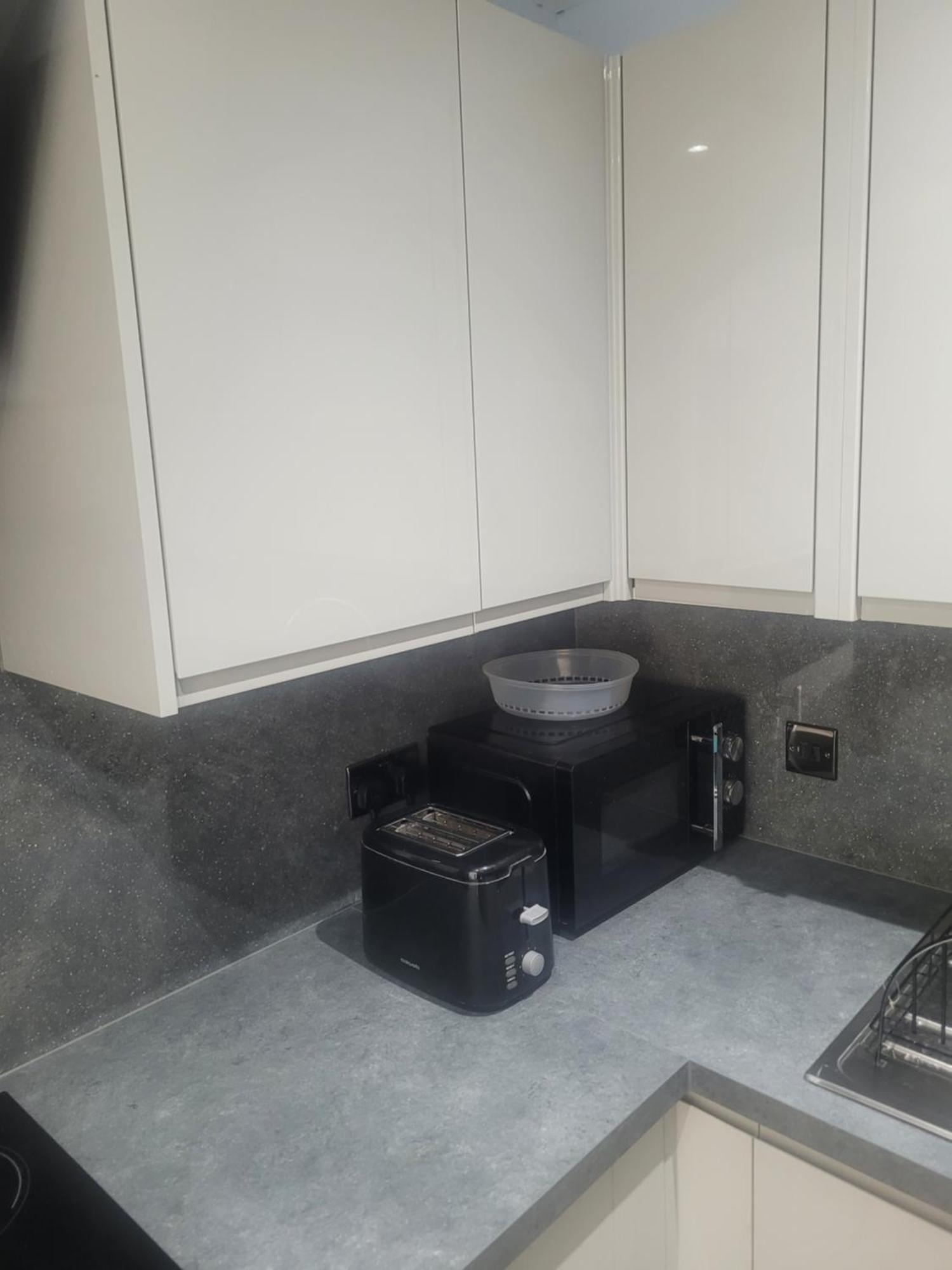 Private Rm In A 2 Bed Near 4 Train Stations Privatunterkunft *