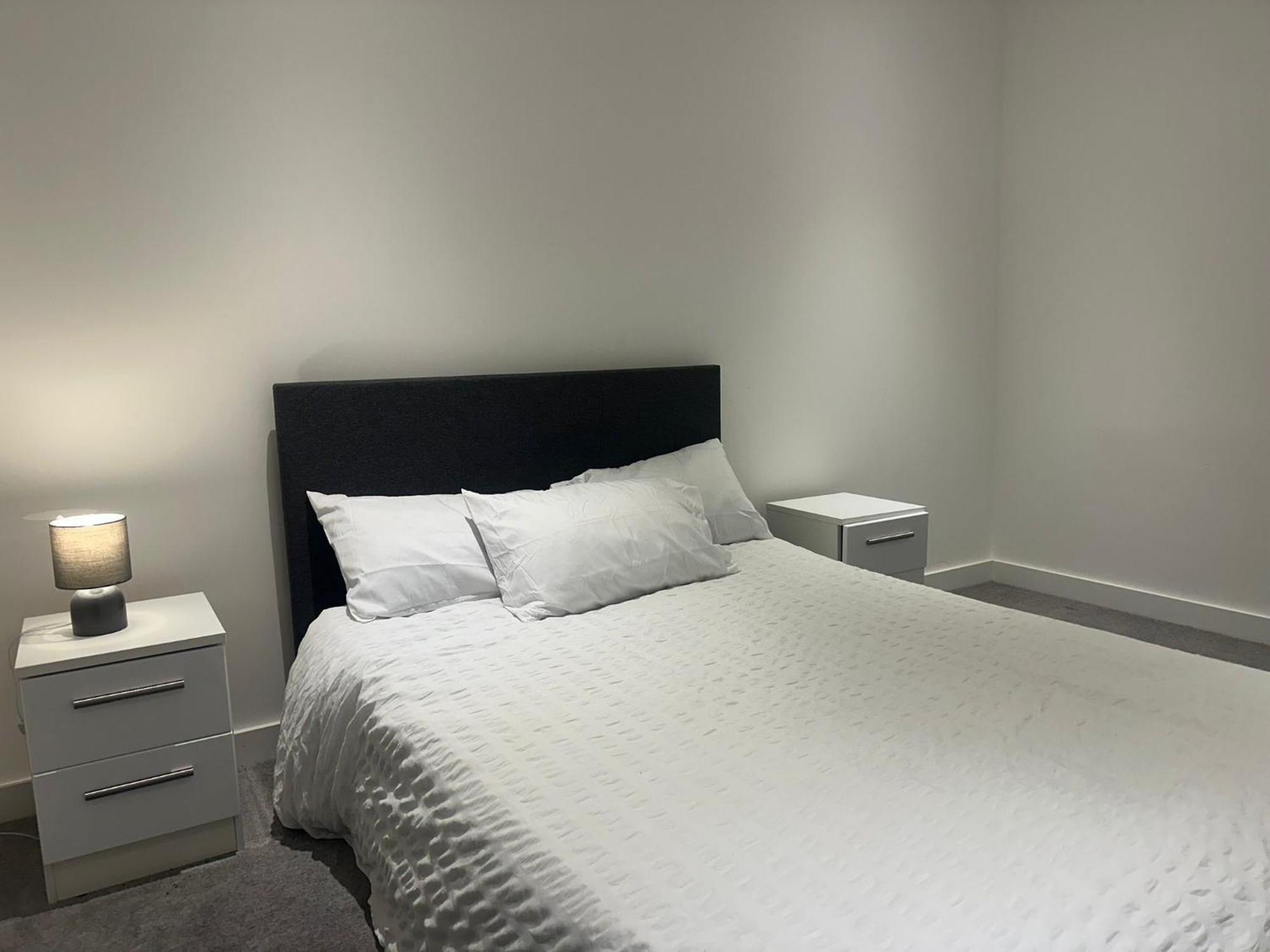 A Beautiful Two Bedroom Two Bathroom Apartment, A Few Minutes From The Iconic 02 Arena * Londra